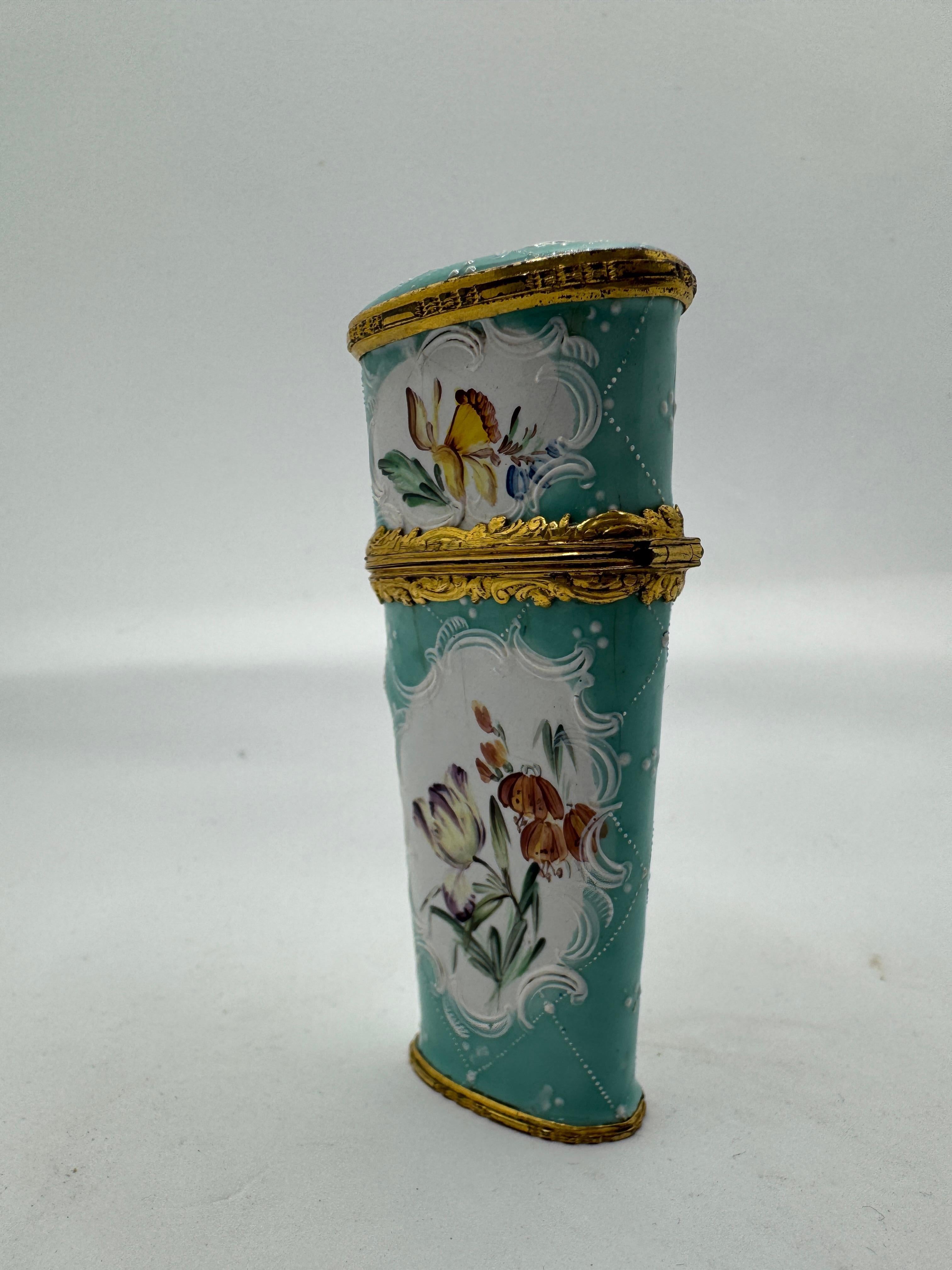 Anglais Boîte à couture / Etui en émail de Bilston, circa 1770 en vente