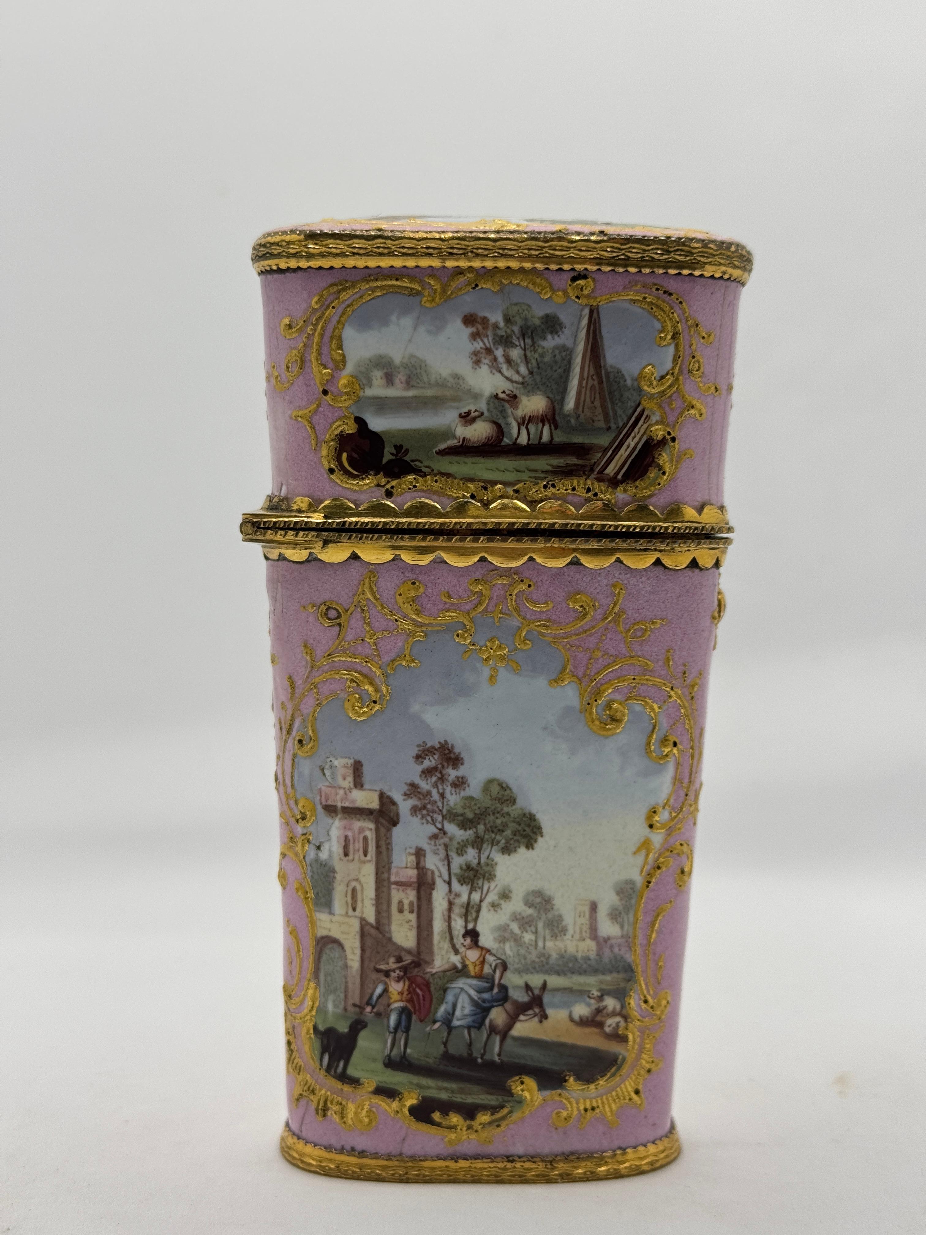 Doré Boîte à couture / Etui en émail de Bilston, circa 1780 en vente