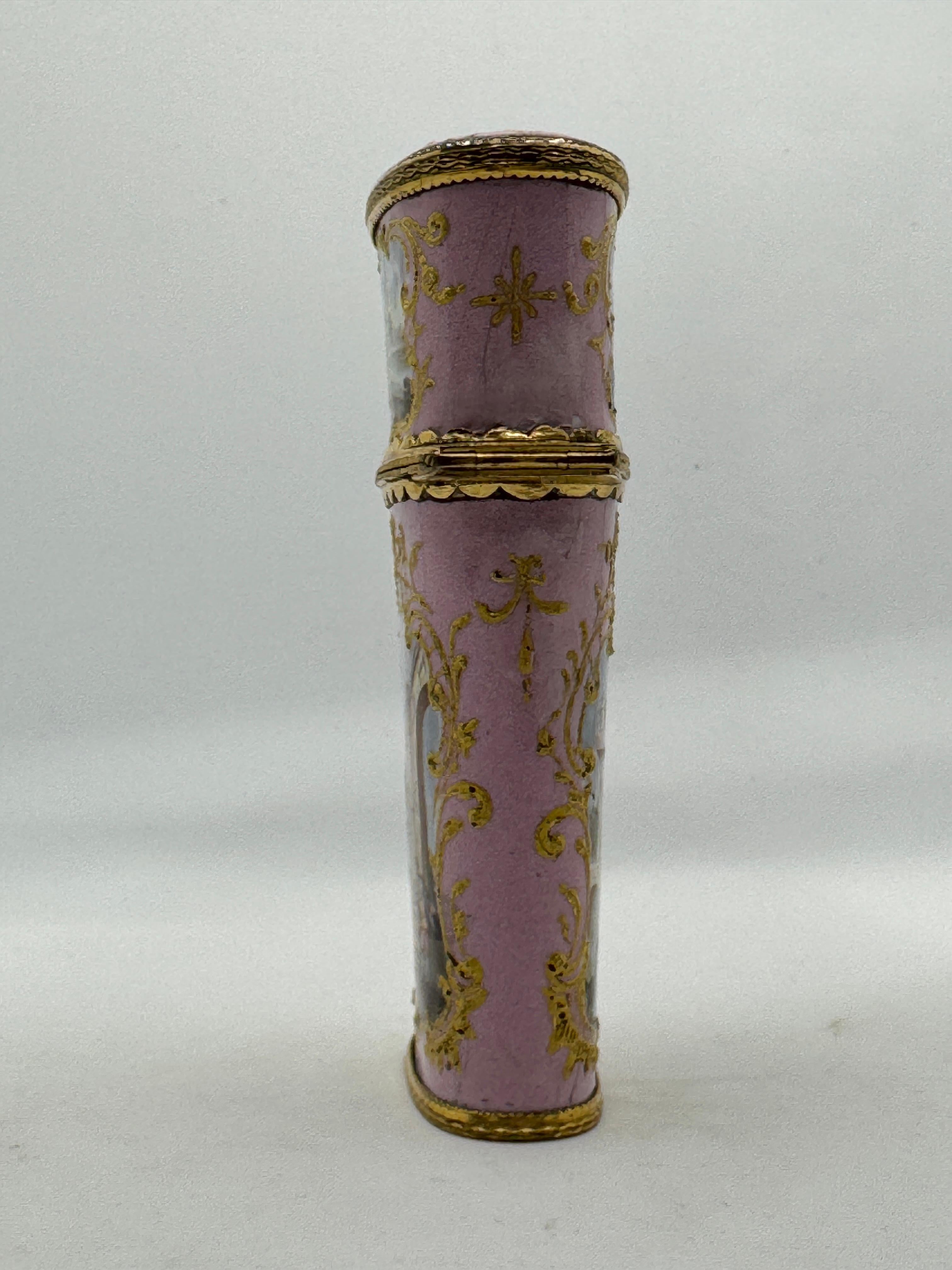 Milieu du XVIIIe siècle Boîte à couture / Etui en émail de Bilston, circa 1780 en vente