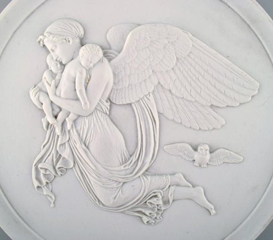 Antique Bing and Grondahl relief by Thorvaldsen, 'night', biscuit.
Late 1800s.
Diameter: 28 cm.
In perfect condition.
1st factory quality.
Early stamp.