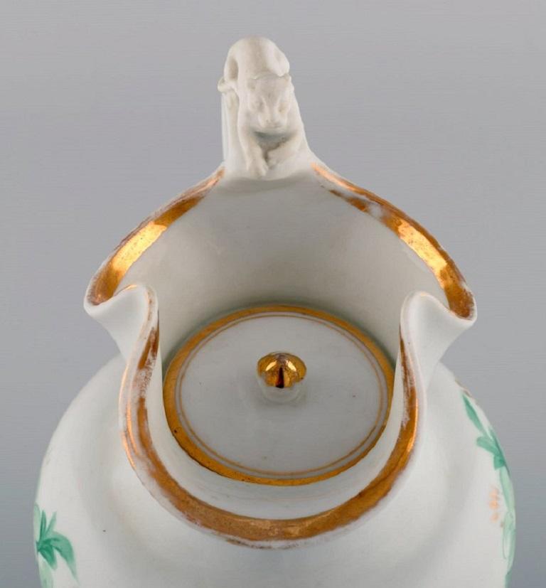 Pichet à chocolat ancien Bing & Grndahl en porcelaine modelé d'un lion Bon état - En vente à Copenhagen, DK