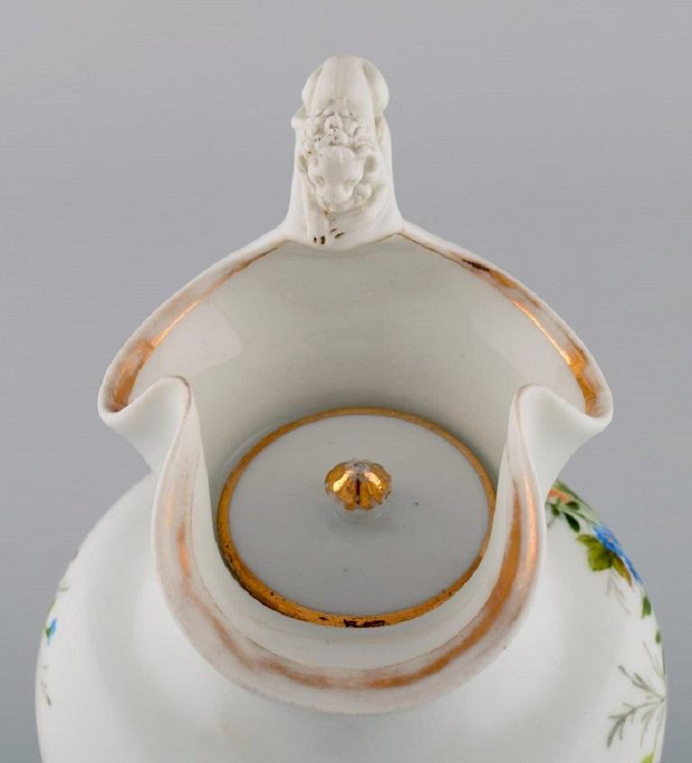 Porcelaine Pichet à chocolat ancien Bing & Grndahl en porcelaine modelé d'un lion en vente