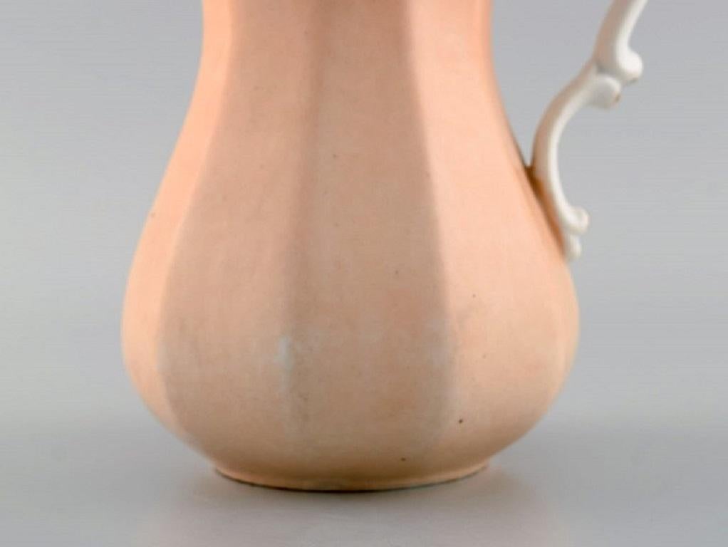 Antique Bing & Grøndahl Chocolate Jug in Porcelain, Rare Model In Good Condition For Sale In Copenhagen, DK