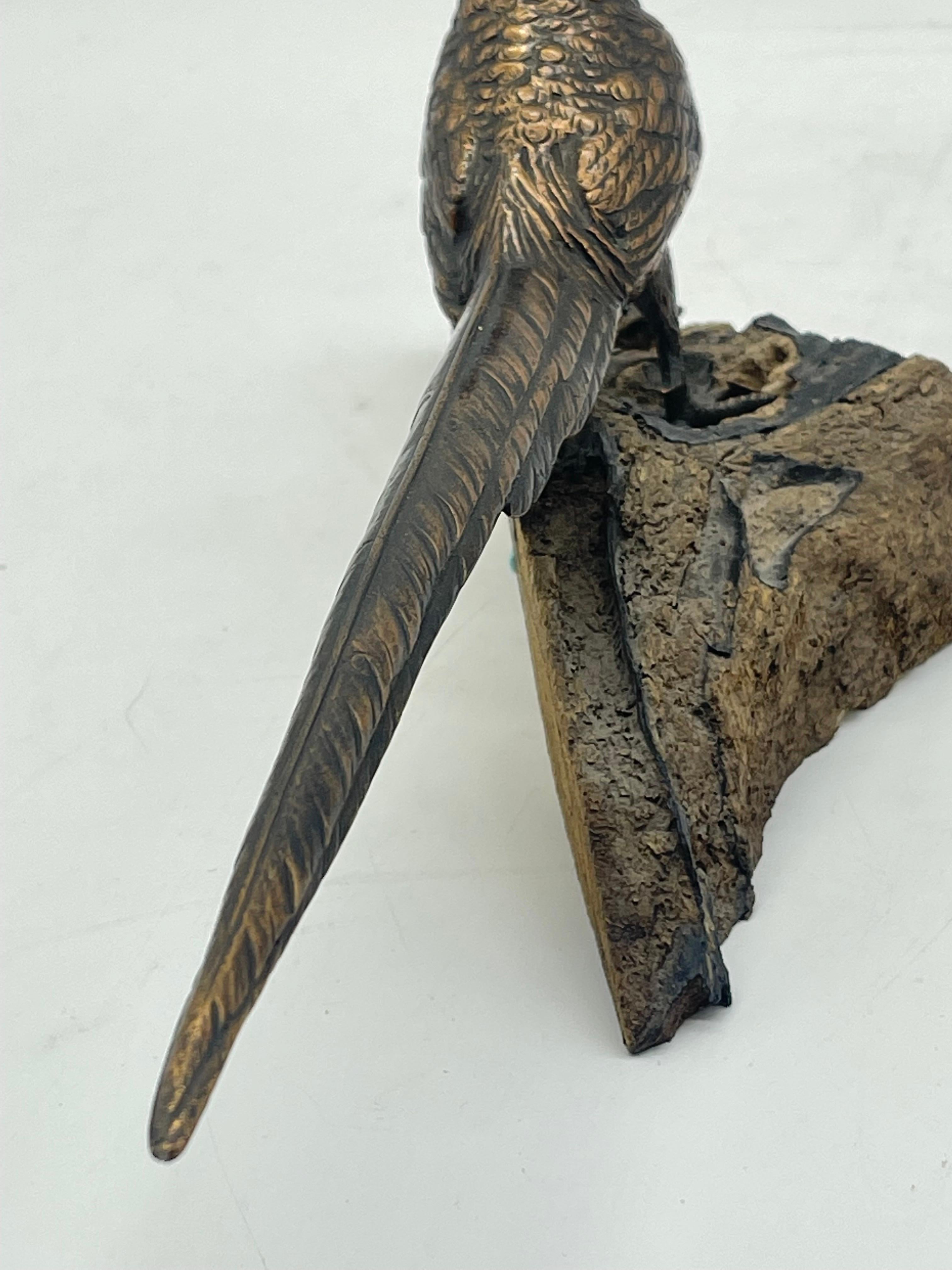 Antike Vogel-Bronze-Skulptur / Figur auf Holznadel- / Tannenholz-Skulptur im Angebot 8