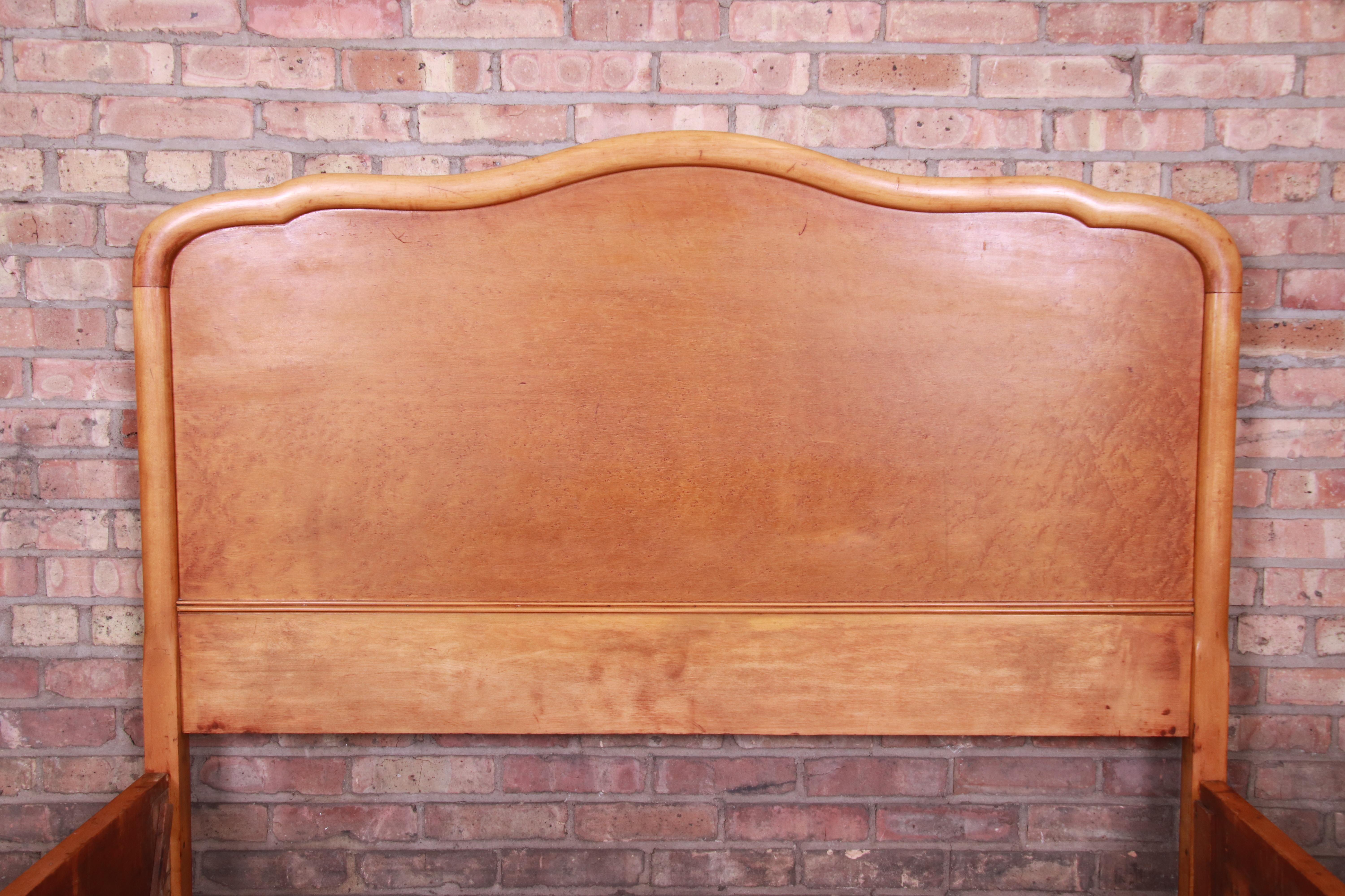 Antique Birdseye Maple Full Size Bed, circa 1900 In Good Condition In South Bend, IN