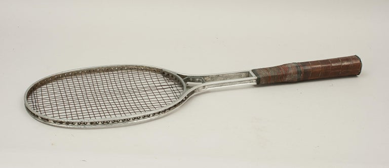Antiker Birmal-Tennisschläger aus allen Metallen im Angebot bei 1stDibs