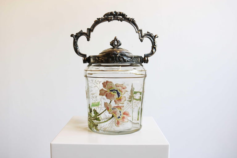 Boîte à biscuits ancienne, par Armand Fresnais, verre peint à la main Art  Nouveau, France En vente sur 1stDibs