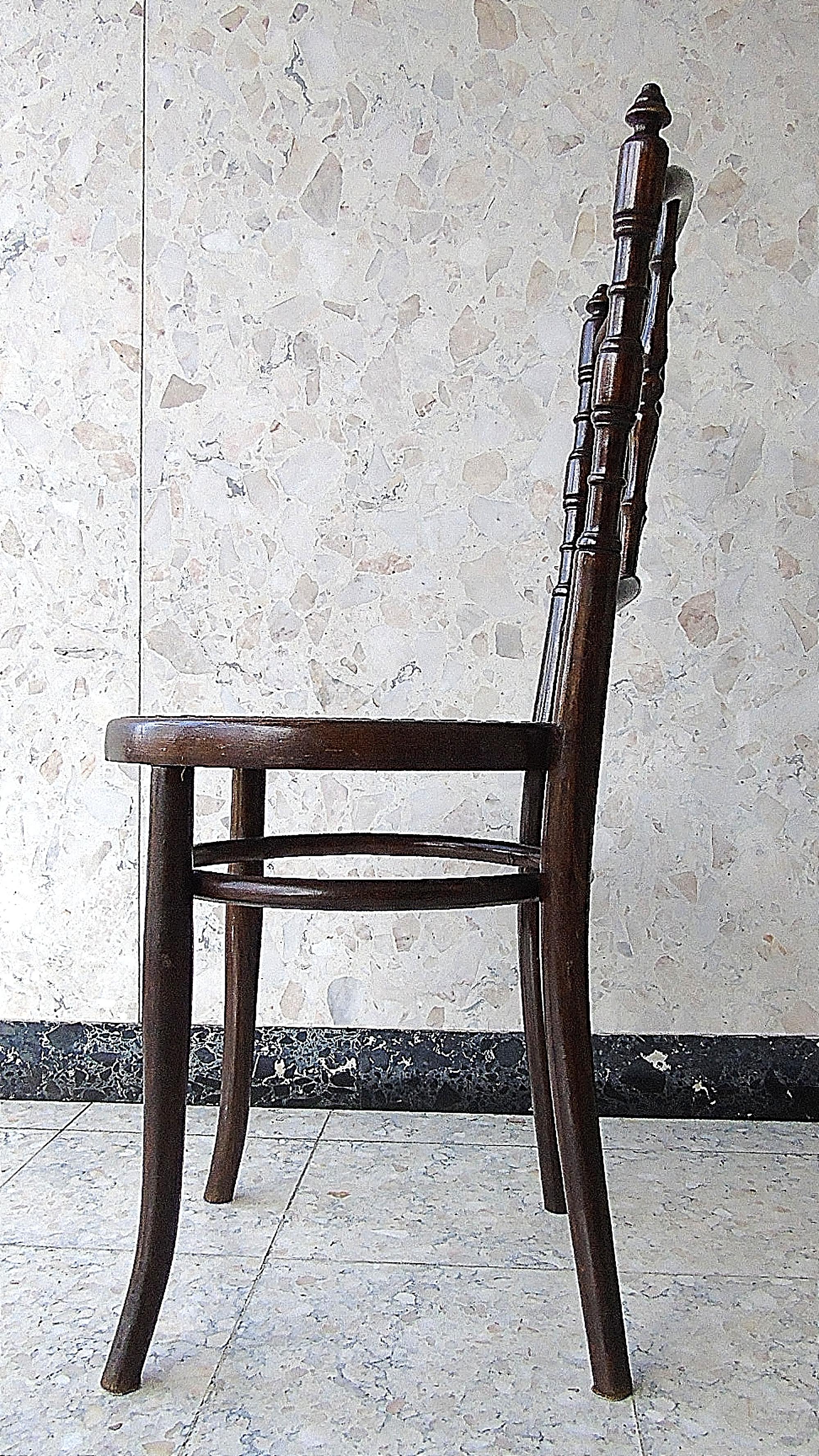 Antique chair by Jozef and John Köhn.

Beautiful patina and original label still visible.

1930s, Czechoslovakia.