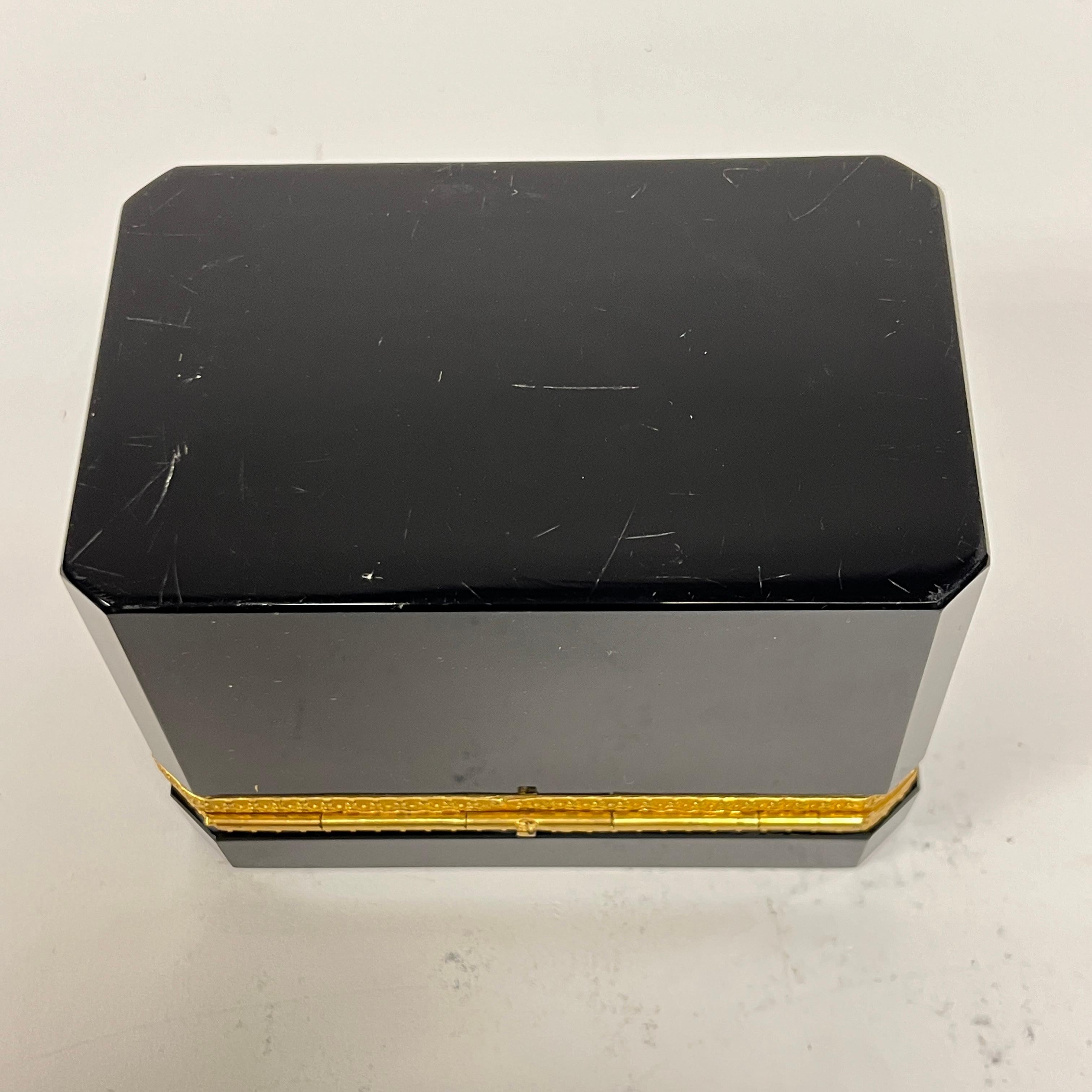 Joyero / Cofre antiguo de cristal amatista negro y metal dorado en venta 6