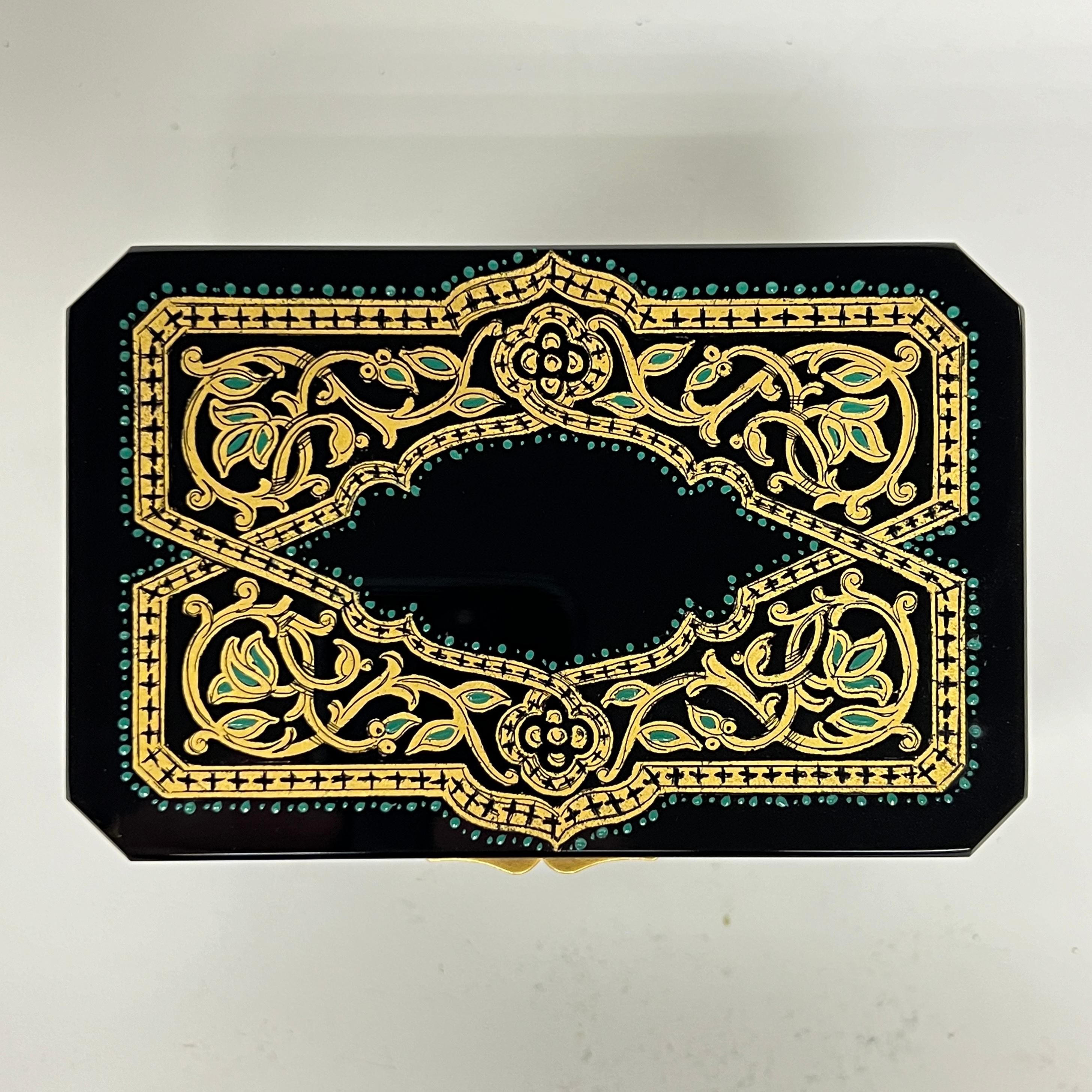 Joyero / Cofre antiguo de cristal amatista negro y metal dorado siglo XX en venta