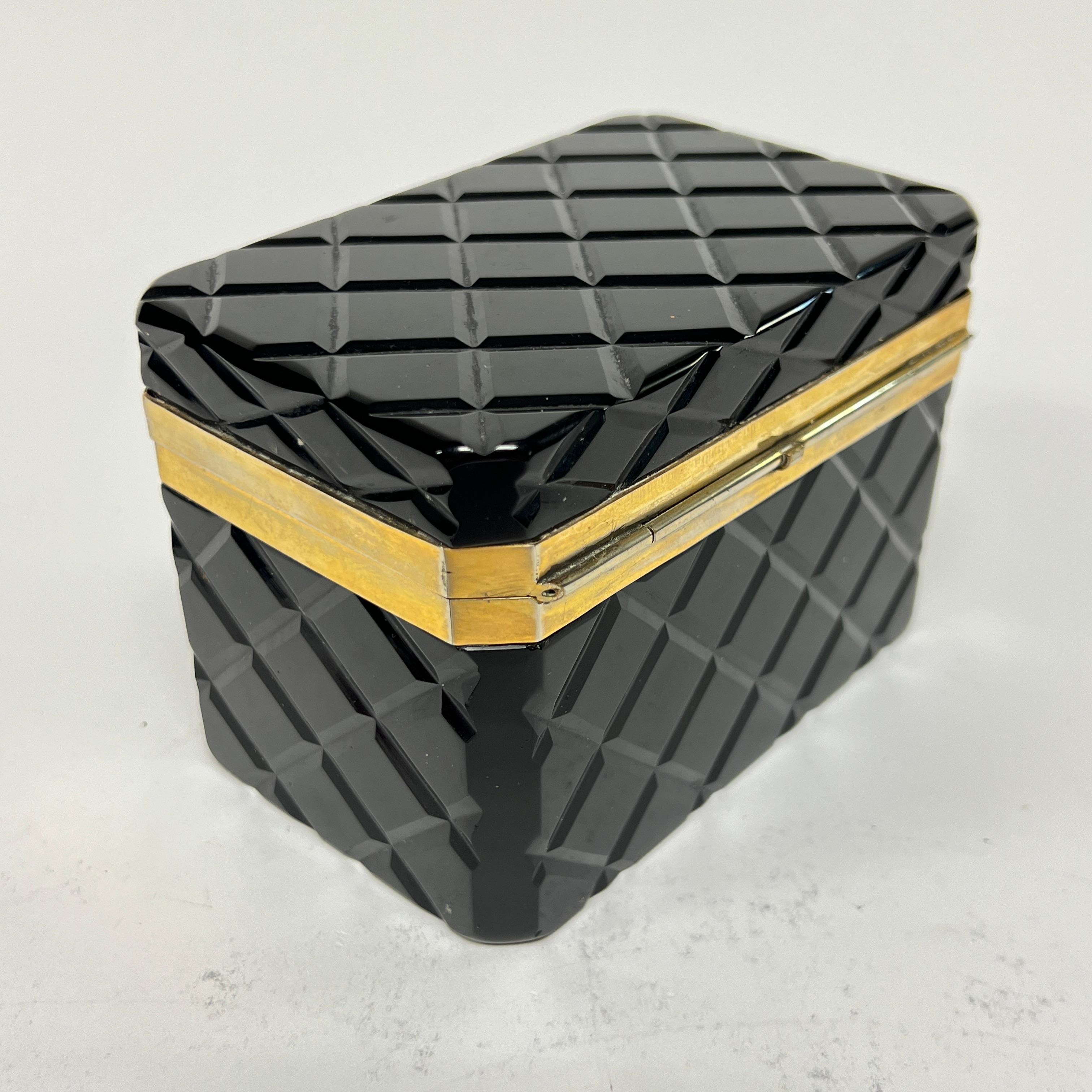 Joyero / Cofre antiguo de cristal amatista negro y metal dorado Metal en venta