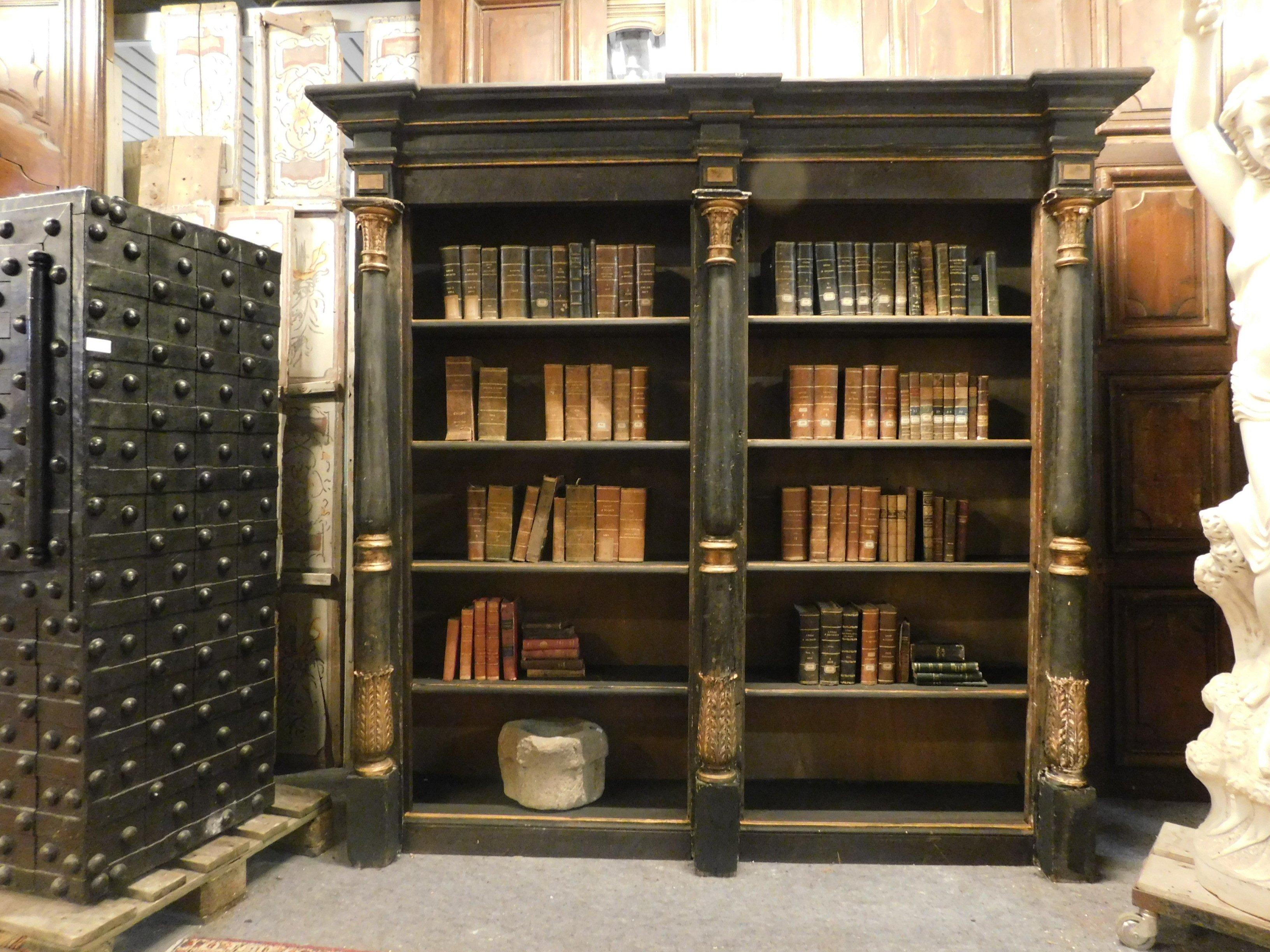 Ancient solid wood bookcase, hand lacquered in black and gold, with columns carved with acanthus leaves and open shelves, built at the beginning of the 19th century, from a palace in northern Italy.
made in the first half of the nineteenth century,