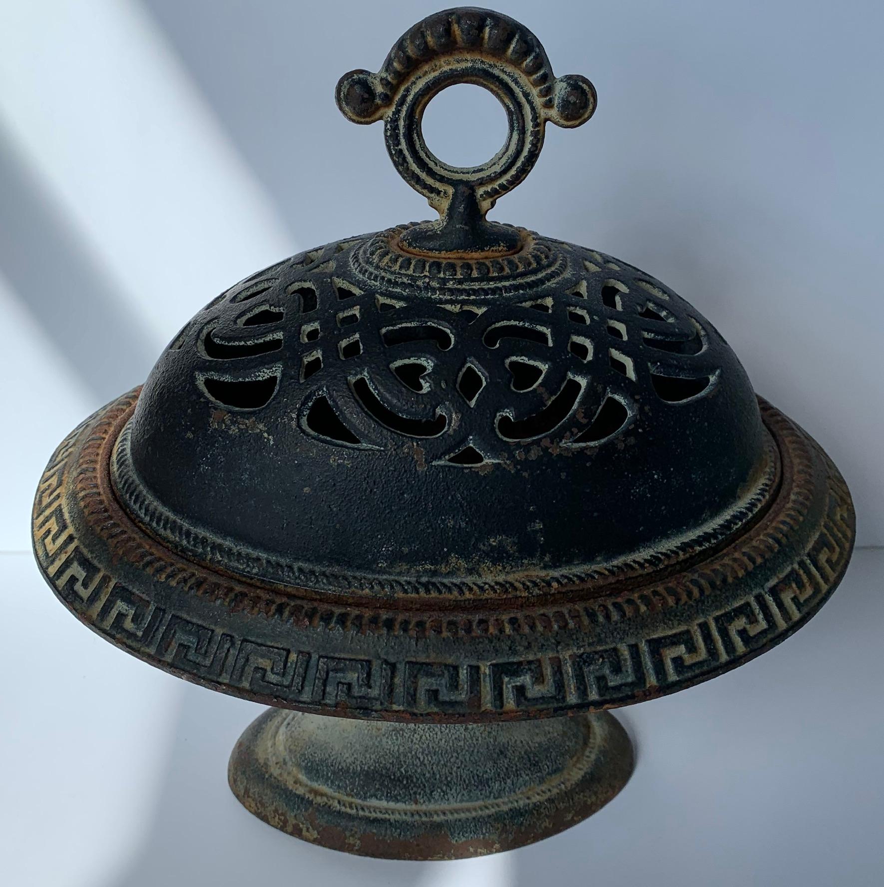 Antike schwarze Gusseisen Urne oder Cache Topf (Viktorianisch)