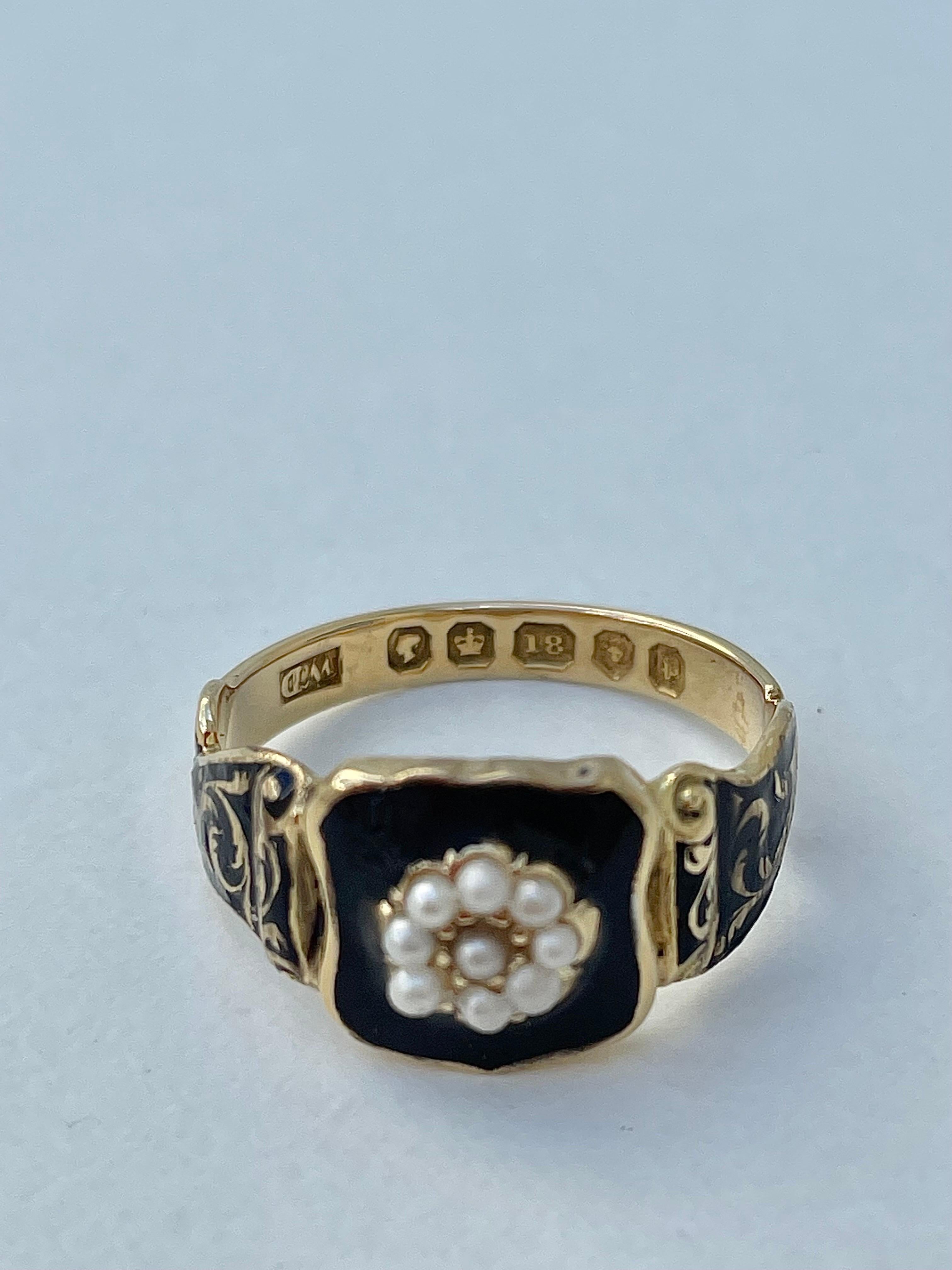 Bead Antique Black Enamel and Pearl Mourning Ring in 18ct Yellow Gold, C.1850