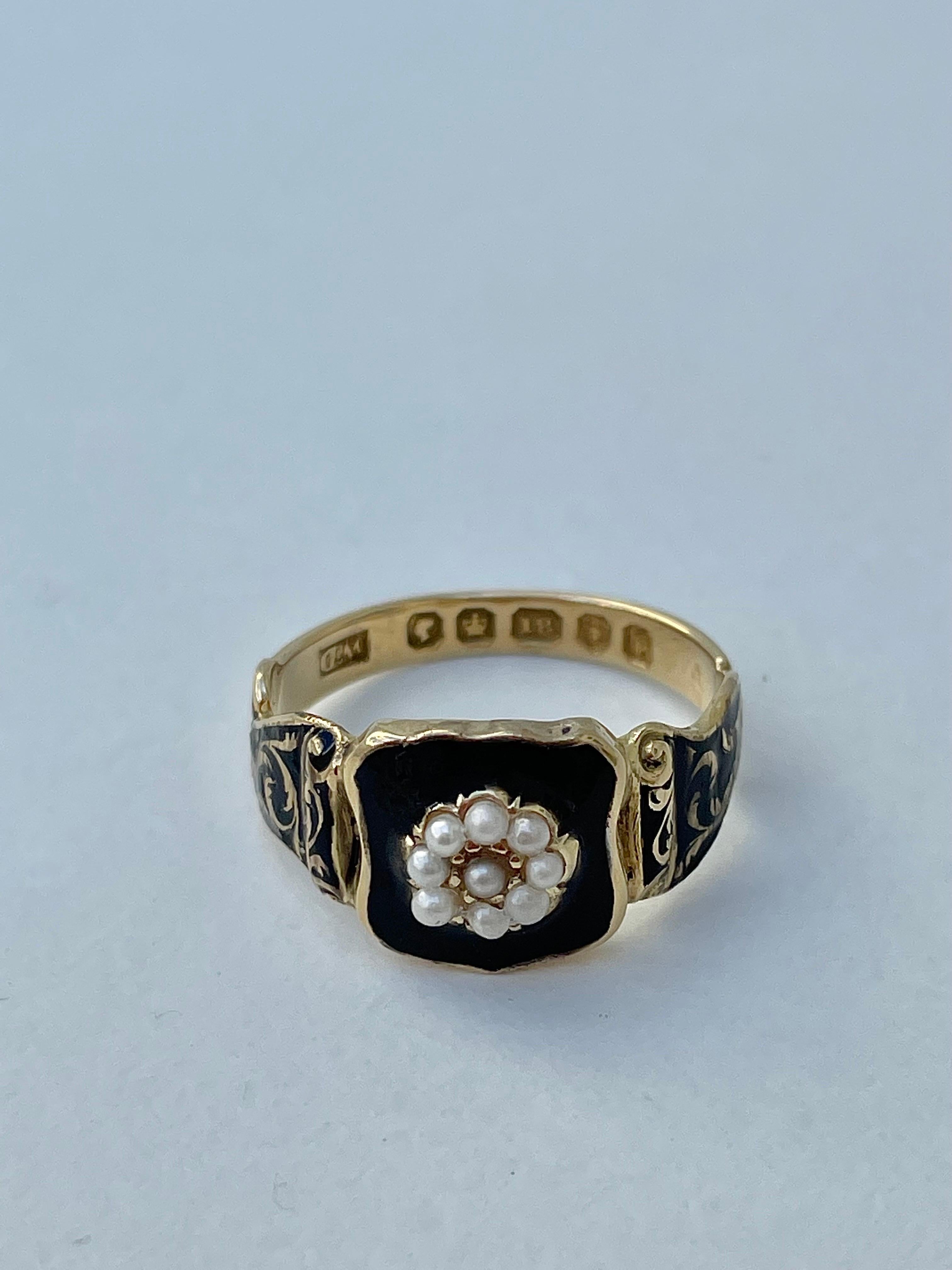 Antique Black Enamel and Pearl Mourning Ring in 18ct Yellow Gold, C.1850 In Good Condition In Chipping Campden, GB