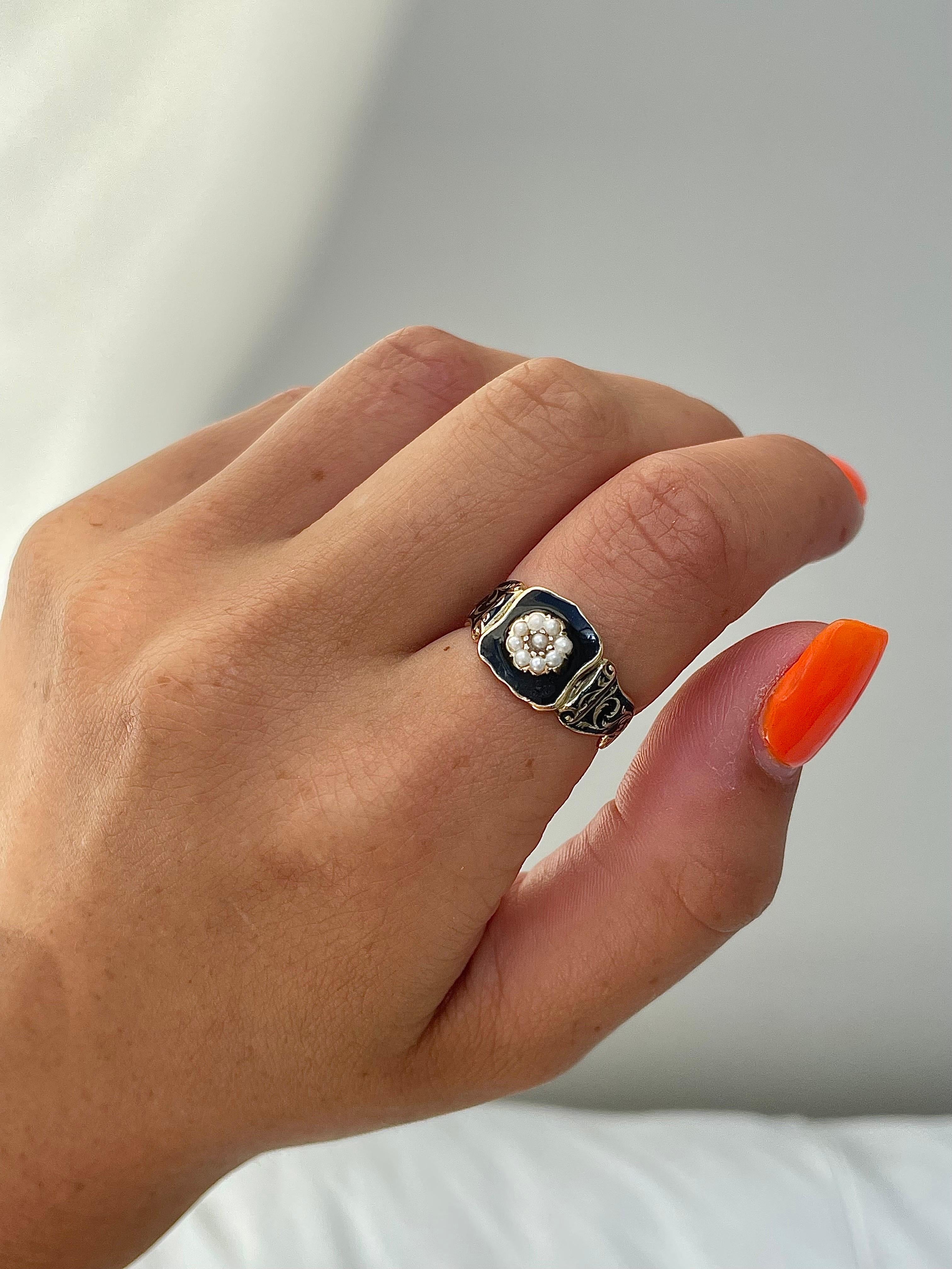 Women's or Men's Antique Black Enamel and Pearl Mourning Ring in 18ct Yellow Gold, C.1850