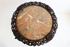 Antiguo Black Forest Siglo XIX Mesa auxiliar / auxiliar Hunt Roble tallado y tapa de mármol