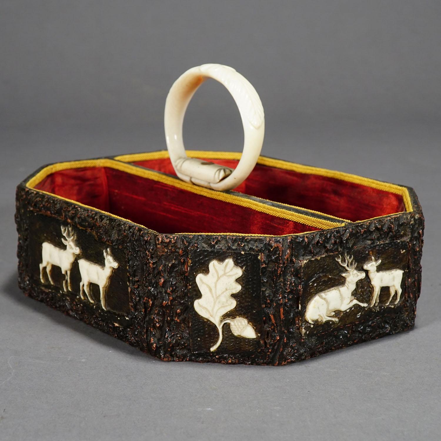 Antique Black Forest Basket with Carved Horn Plaques, ca. 1860 In Good Condition In Berghuelen, DE