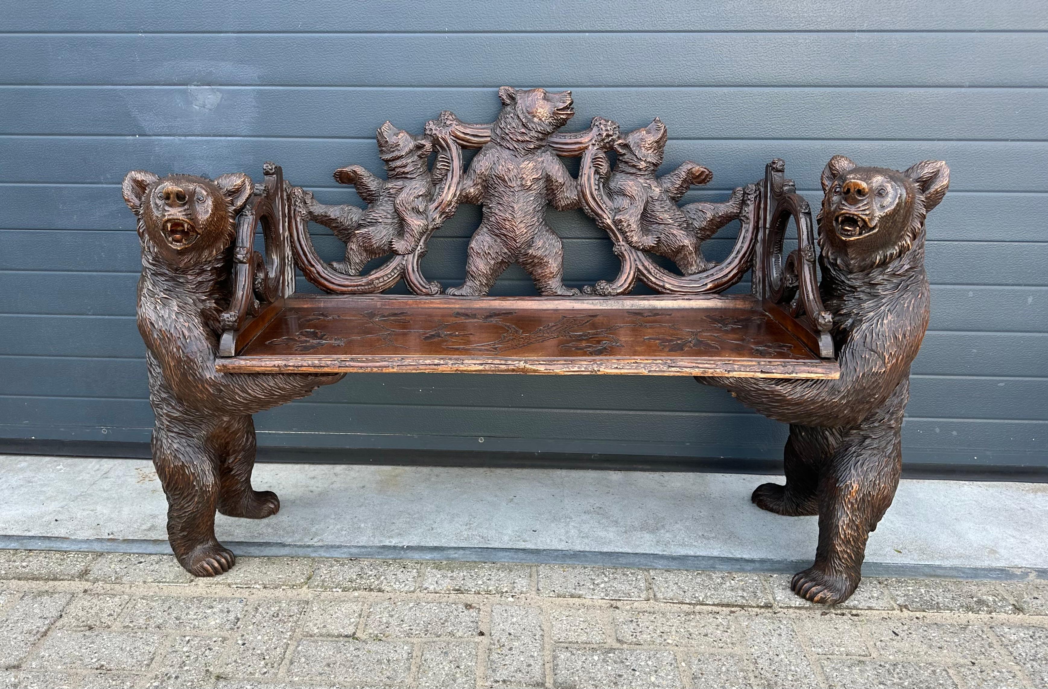 Antique Black Forest Bear Bench w. Five Bear Sculptures & Carved Oak Leaf Seat In Good Condition For Sale In Lisse, NL