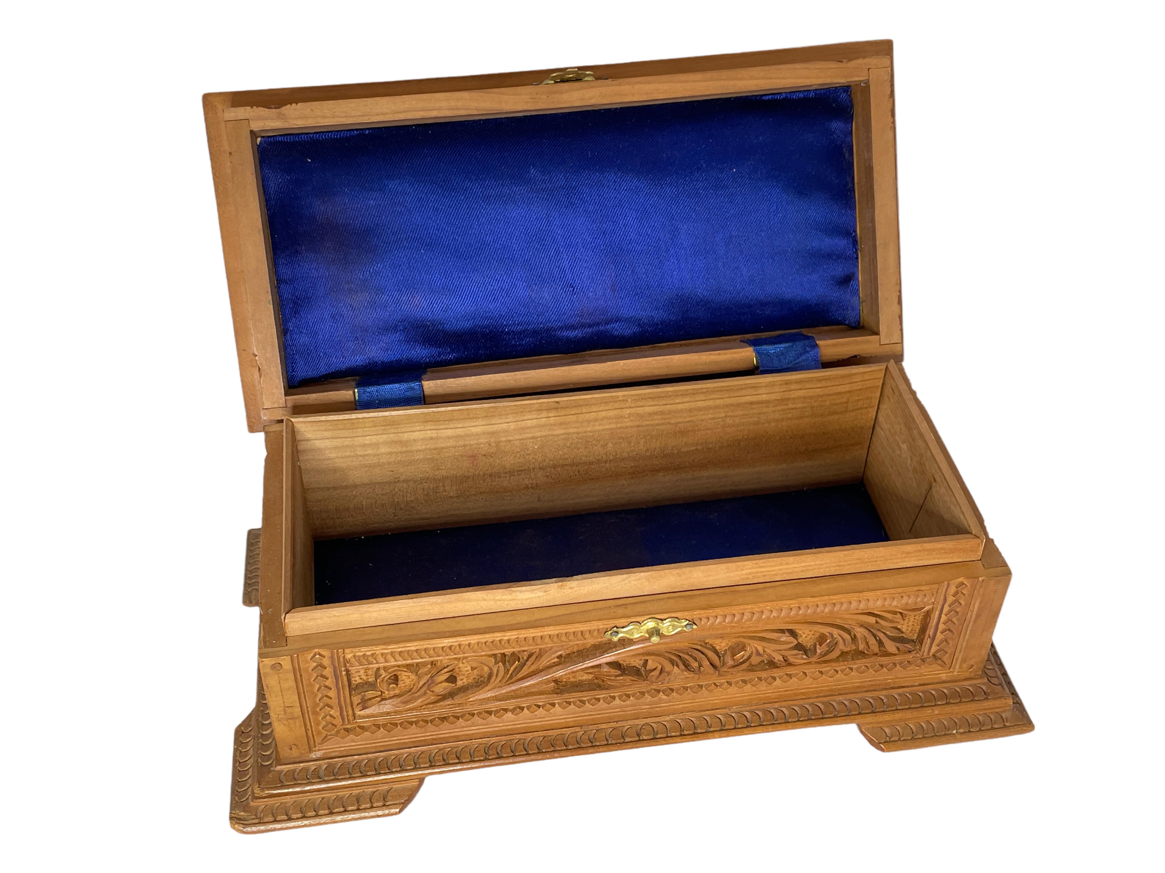 Antike Black Forest Brienz Hand geschnitzt Trinket Box Catchall, Folk Art 1890s im Angebot 1
