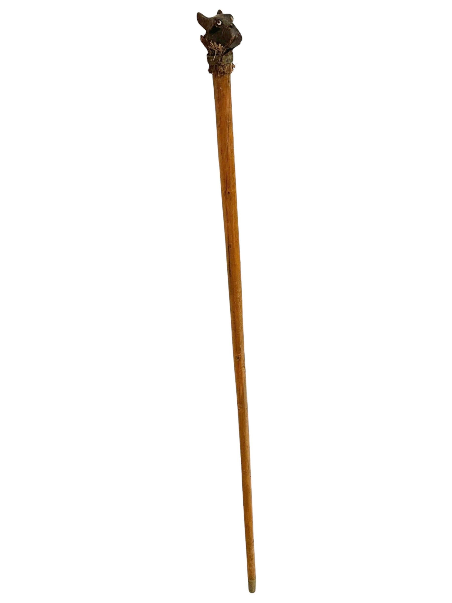 Antike Black Forest Brienz Holz geschnitzt Hund Spazierstock Stock, 1890er Jahre, Deutschland (Volkskunst) im Angebot