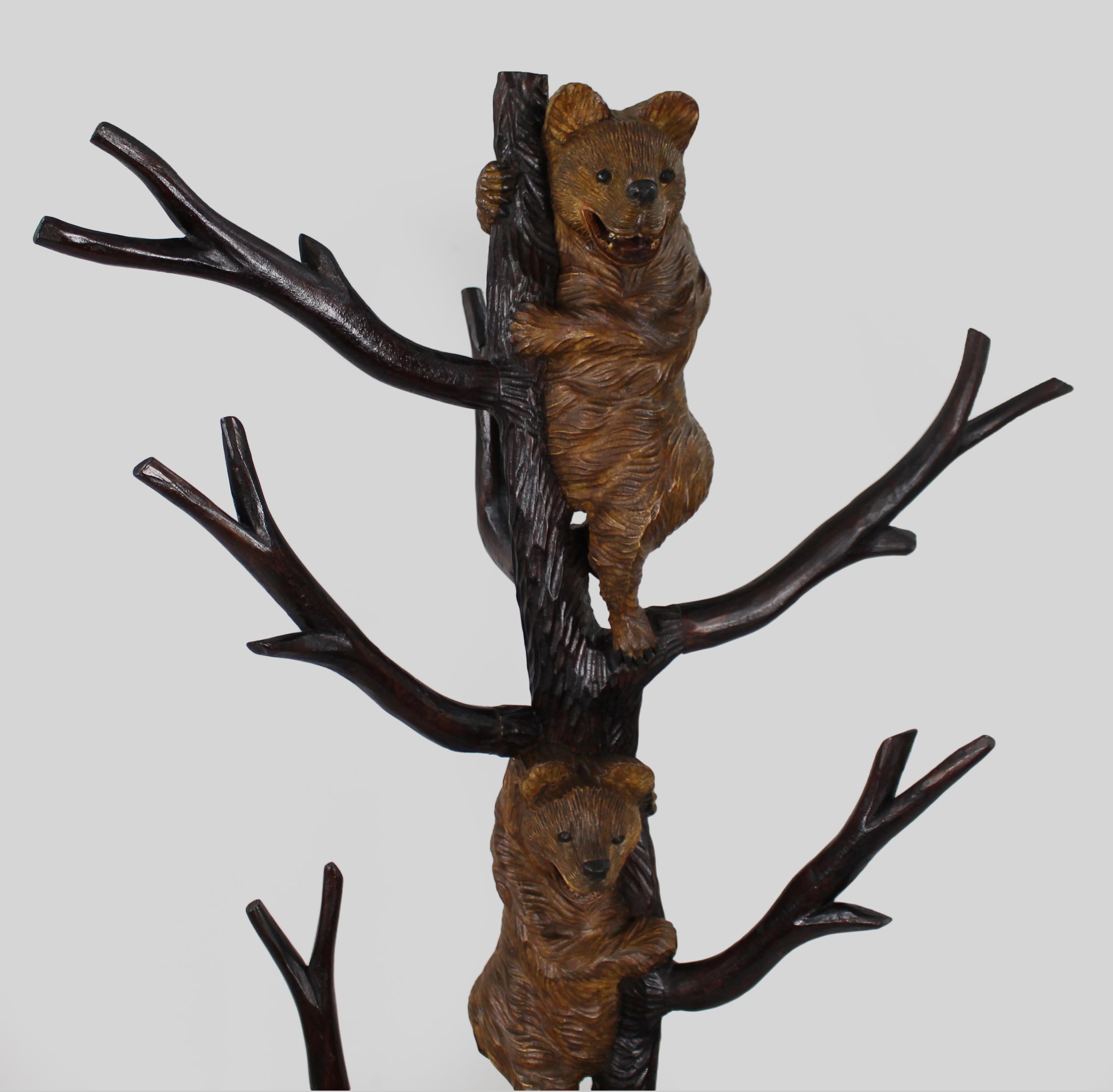 Antique Black Forest Carved Bear Coat Stand en vente 1