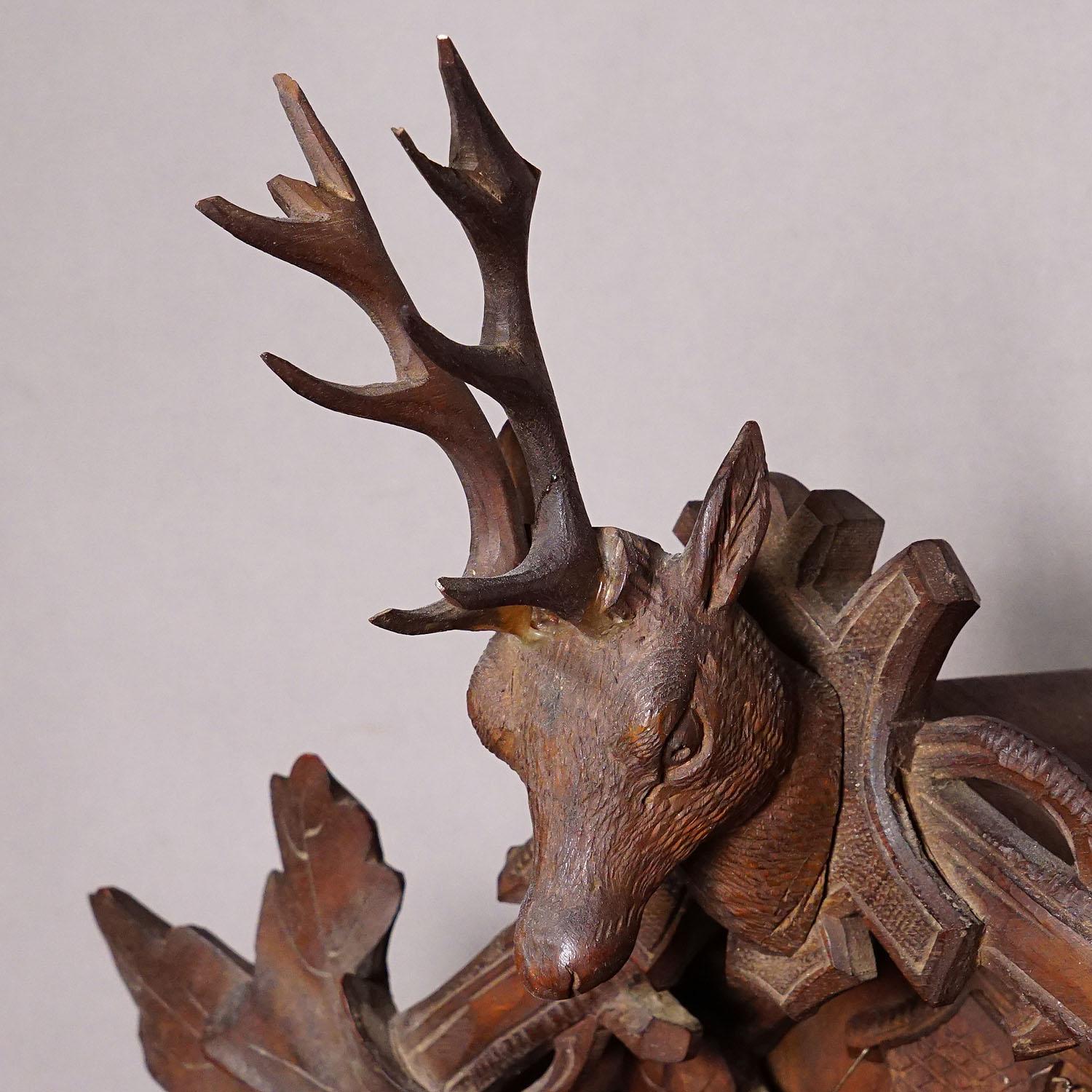 Antique Black Forest Carved Cuckoo Clock with Stag Head on Top In Good Condition For Sale In Berghuelen, DE
