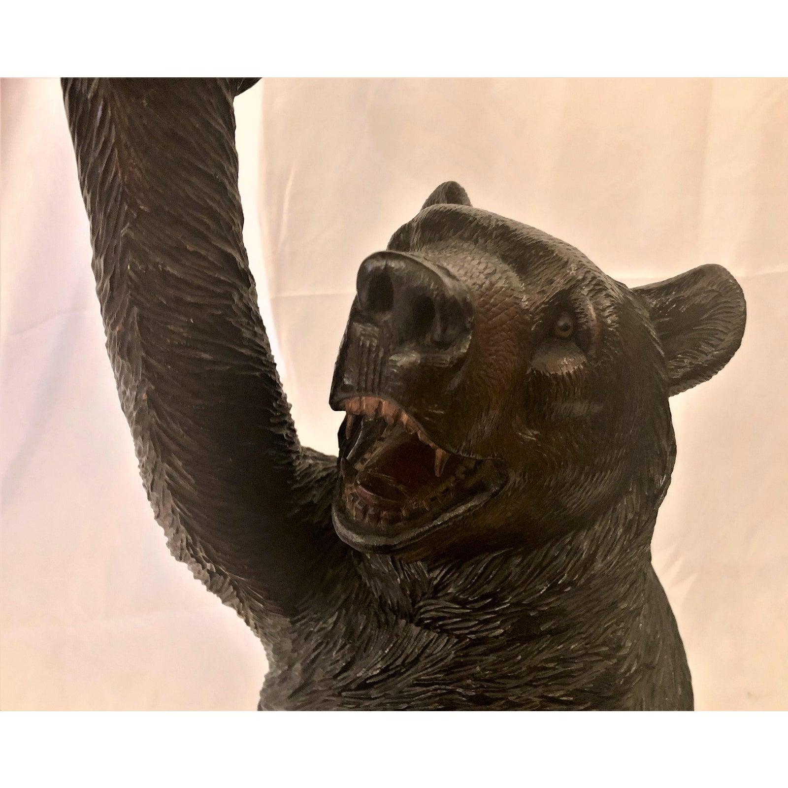 Antique support de fumeur ours en chêne sculpté de la Forêt-Noire avec boîte à musique Bon état - En vente à New Orleans, LA