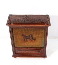 Ancienne armoire murale en chêne sculpté Black Forest, années 1900