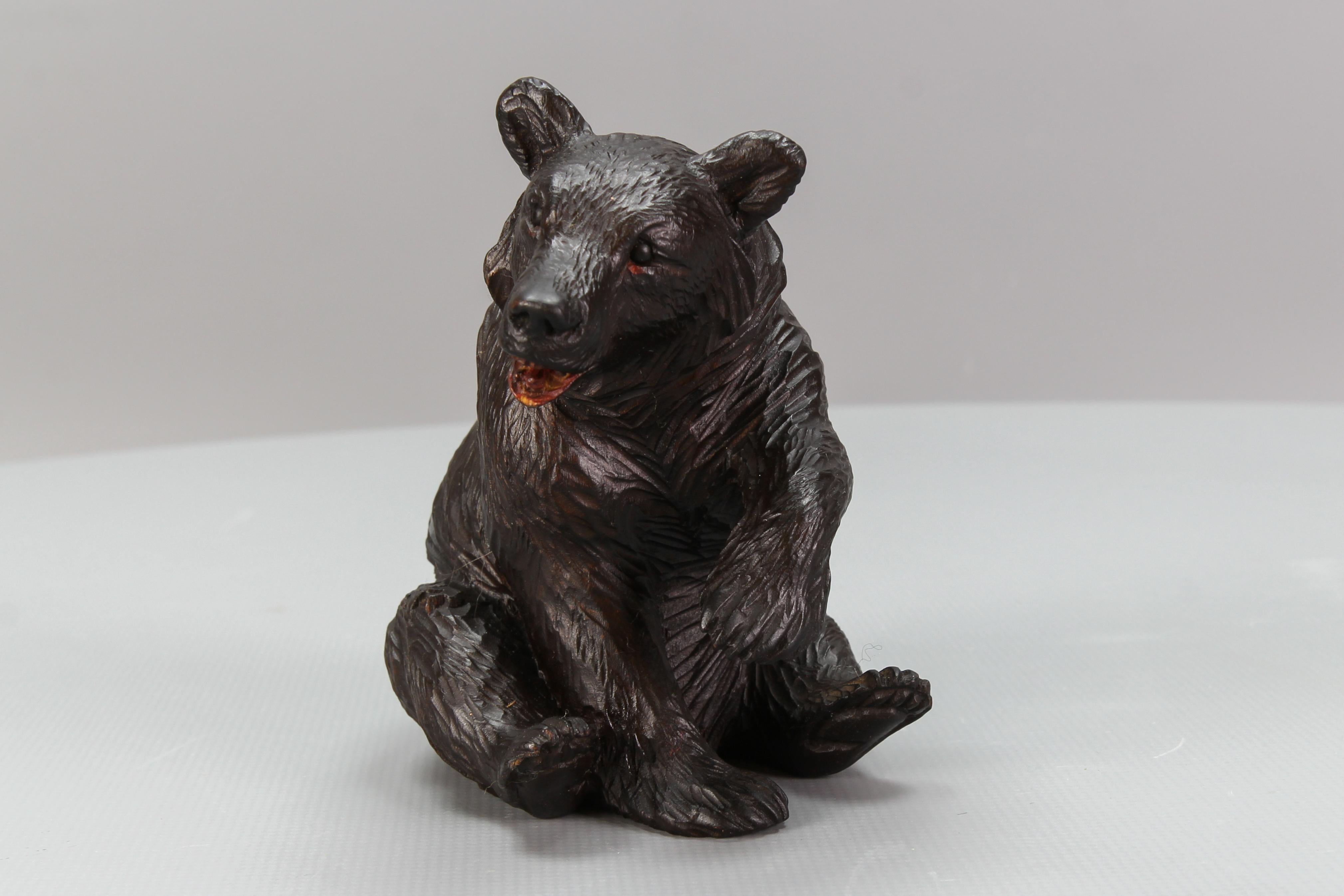 Antique Black Forest Carved Seated Bear Figure For Sale 1