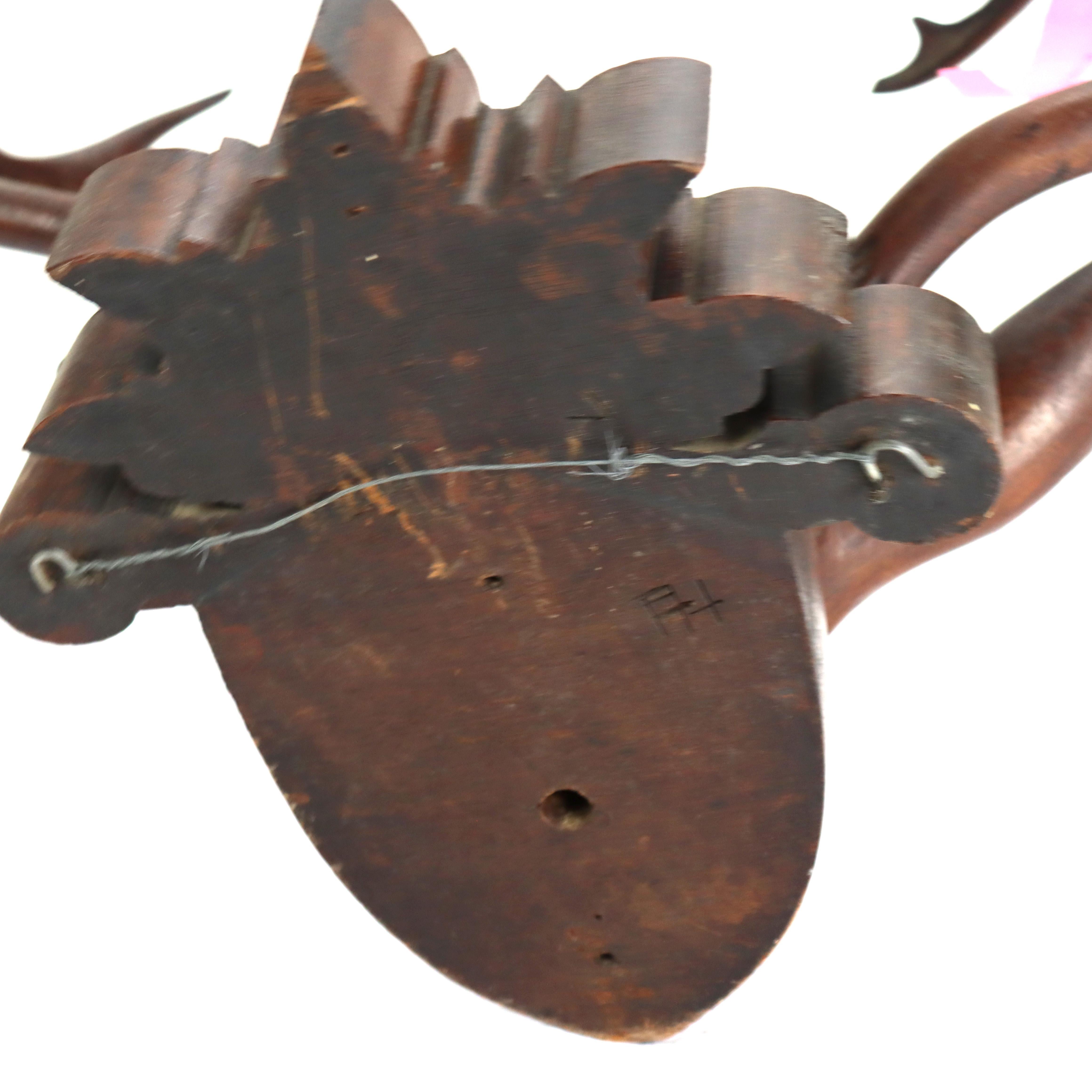 Antike Black Forest geschnitzt Nussbaum Hirschkopf C1890 im Angebot 5