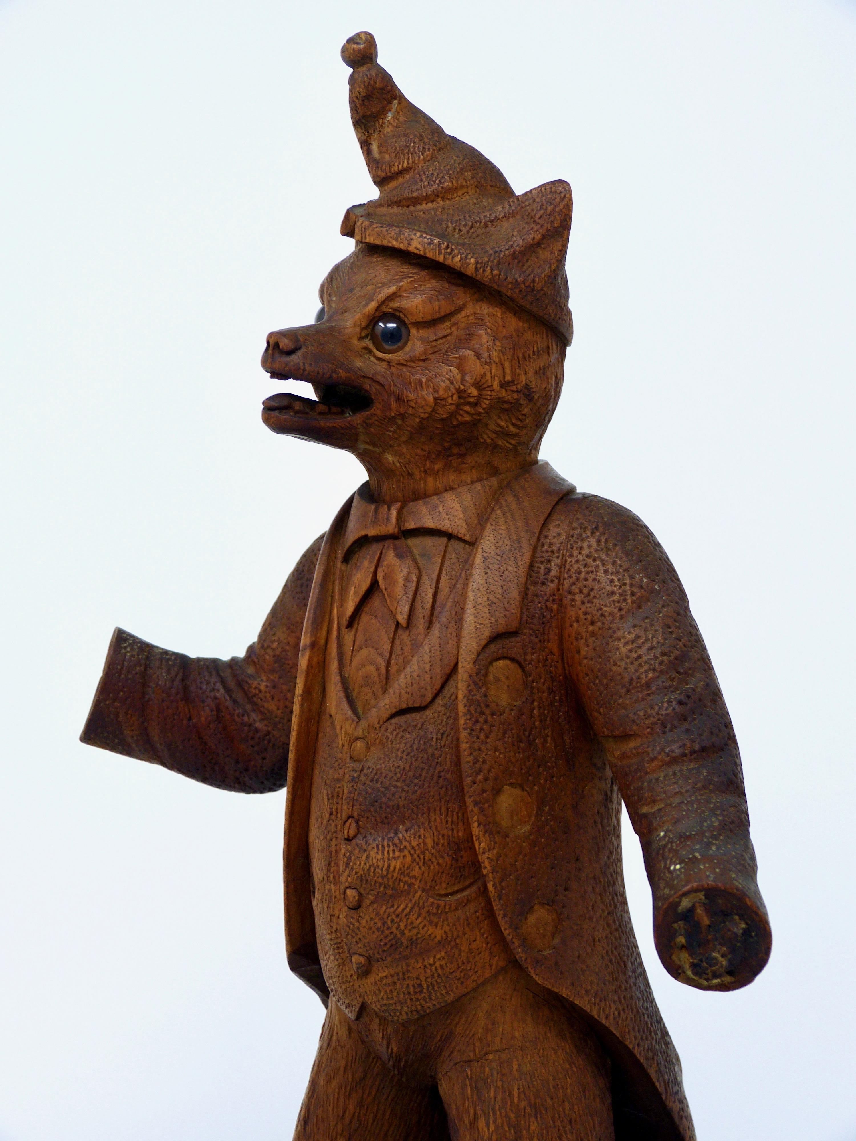 Antique Black Forest Carved Wood Fox Cigar Holder Swiss Made, circa 1900 In Distressed Condition For Sale In Torreon, Coahuila
