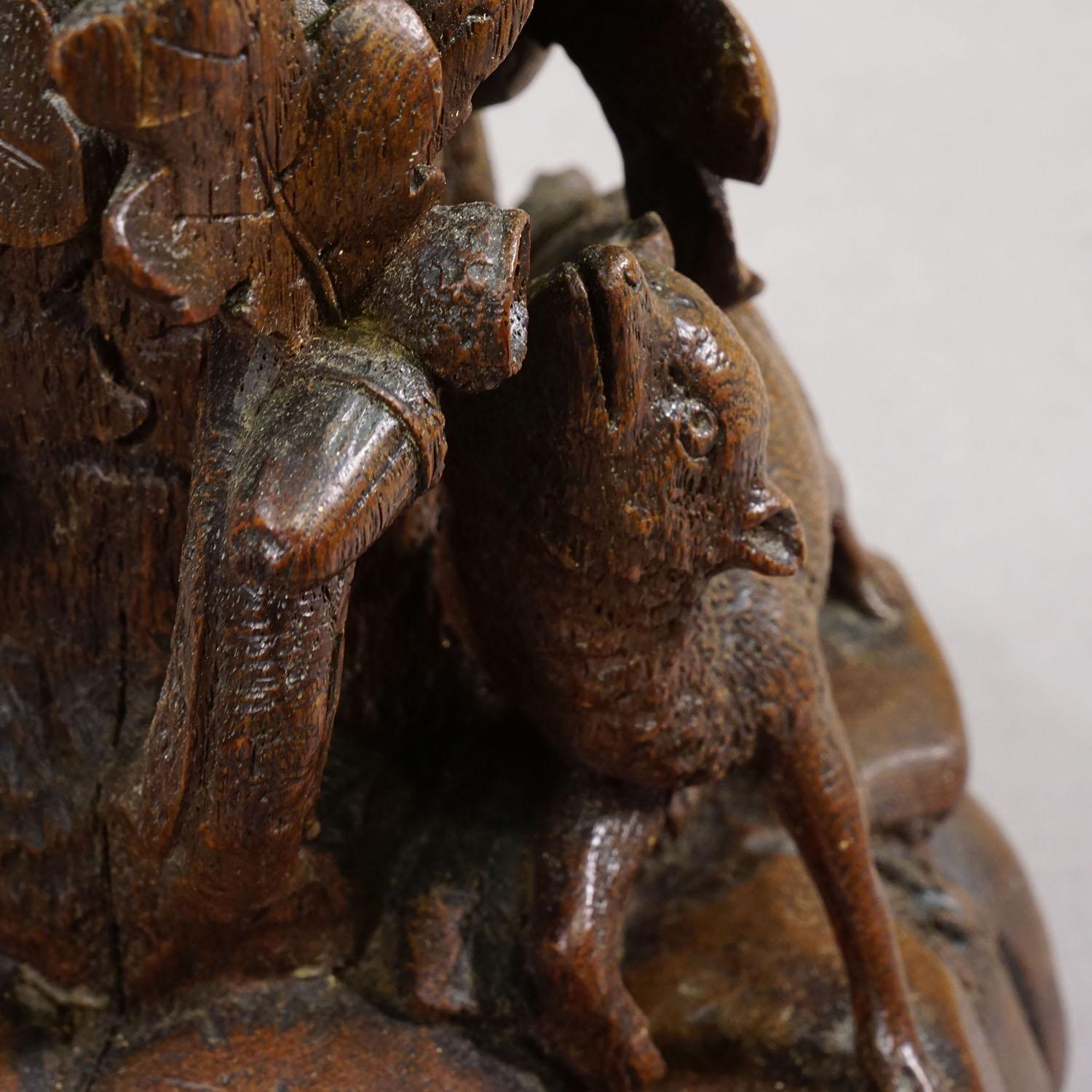 Horloge ancienne Black Forest avec motifs de chasse sculptés, vers 1900 en vente 4