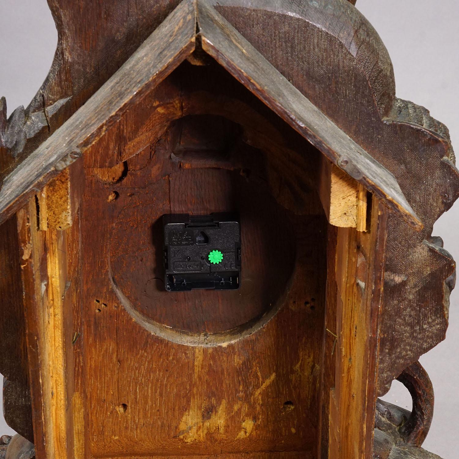 Antique Black Forest Clock Set with Carved Hunting Motifs, ca. 1900 For Sale 7