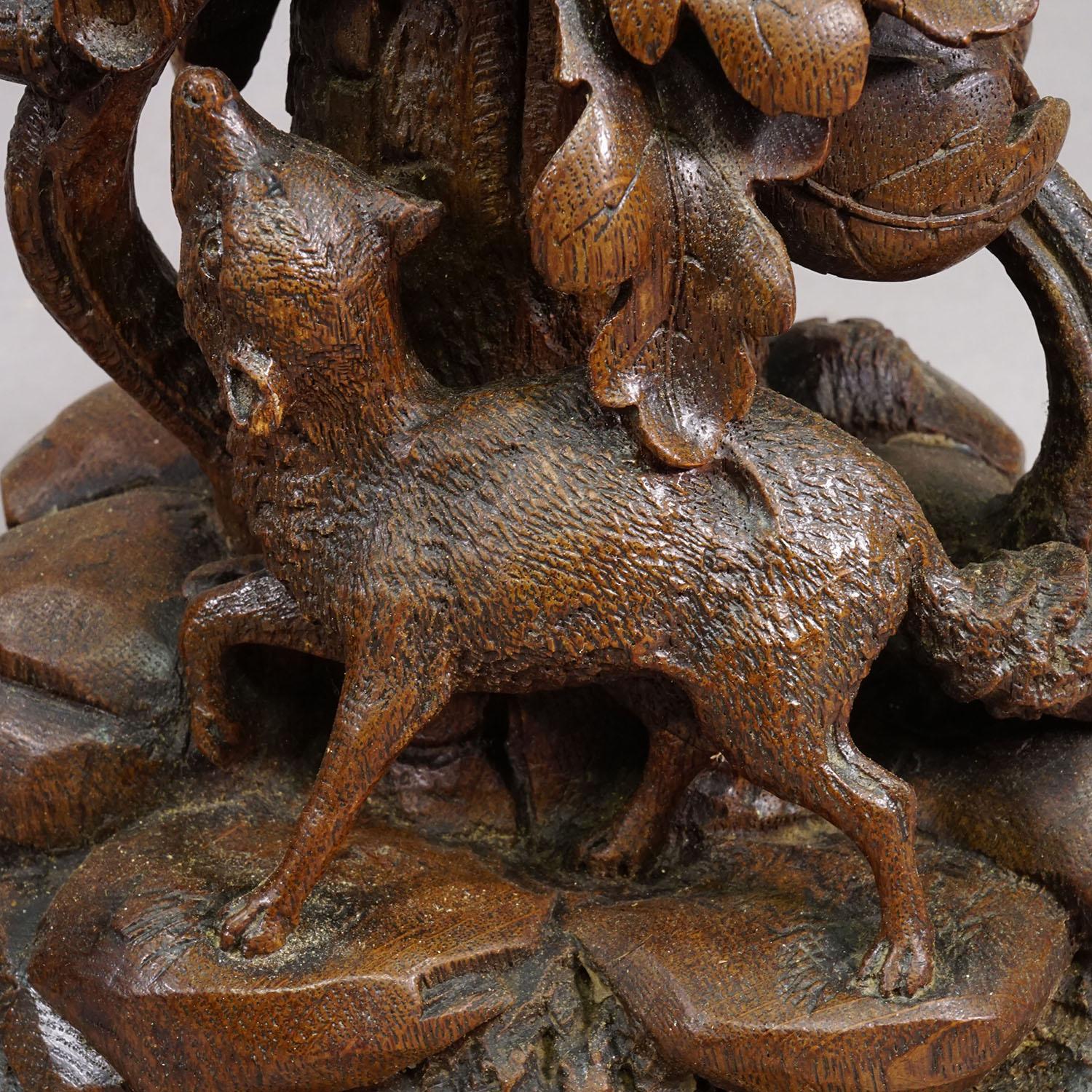 Antique Black Forest Clock Set with Carved Hunting Motifs, ca. 1900 For Sale 3