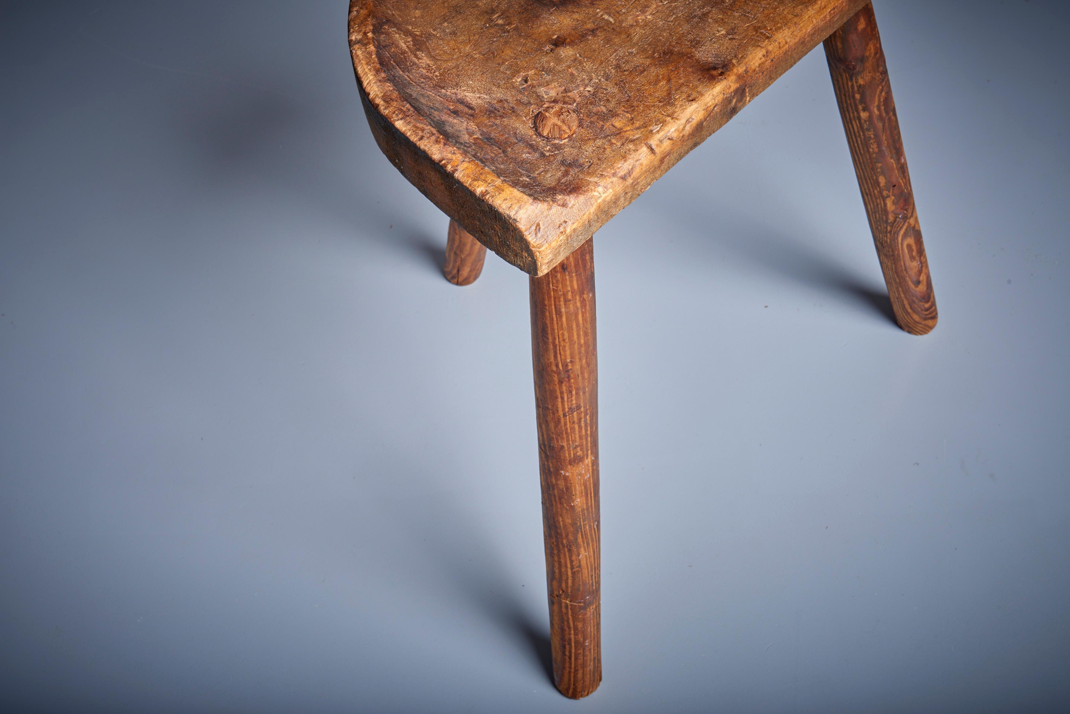 Antique black Forest Farmers tripod stool 19th century in pine wood, Germany
This stool has a very beautiful overall patina and is very sturdy.