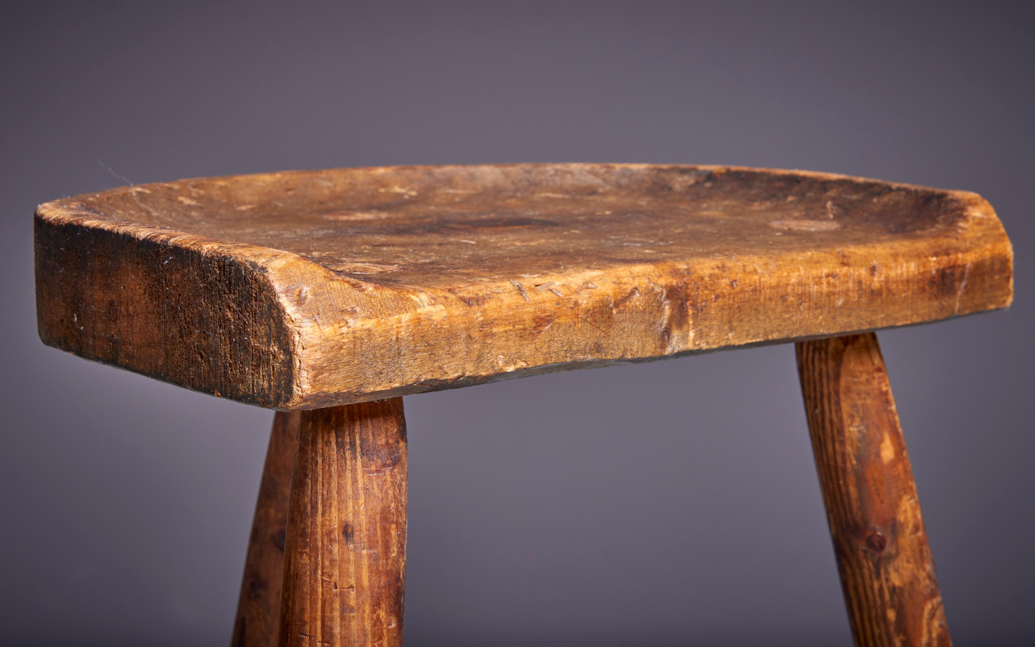 Antique Black Forest Farmers Tripod Stool 19th Century in Pine Wood, Germany In Distressed Condition In Berlin, DE