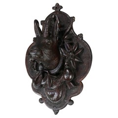 Antiquité - Black Forest Figural Wall Mount Sculpté C1890