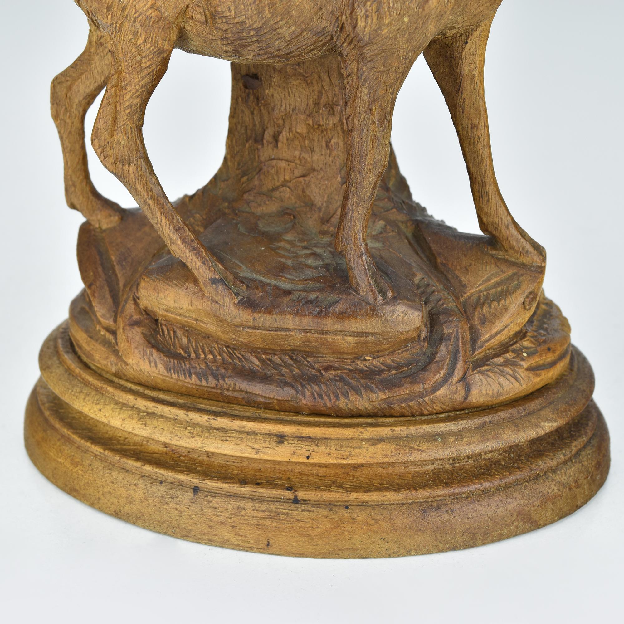 Antique Black Forest Hand-Carved Wood Vase with Buck and Engraved Glass Brienz in vendita 1