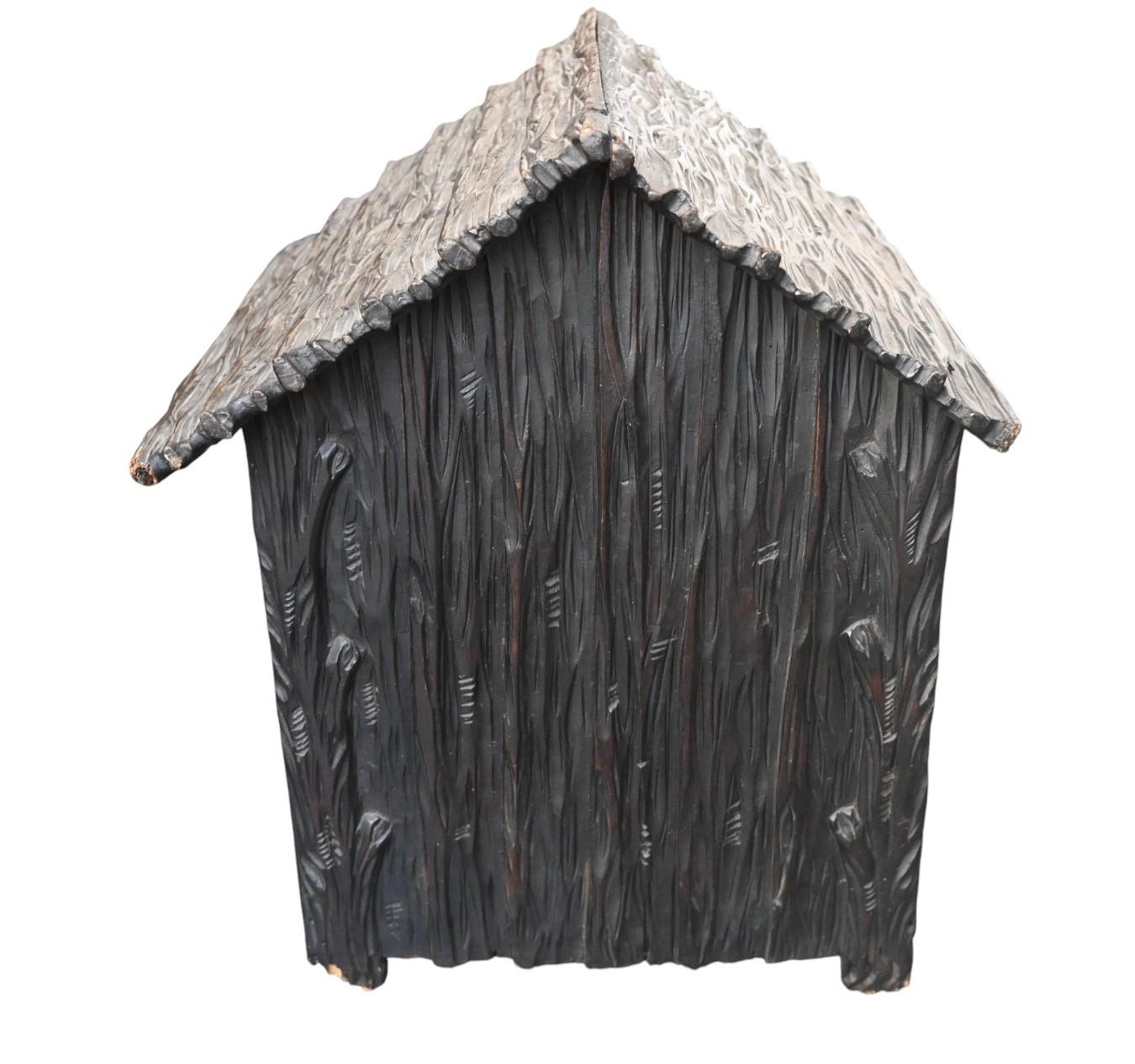 Autrichien The Black Forest Antiques Maison d'intérieur en bois sculpté à la main, vers 1880-1910 en vente