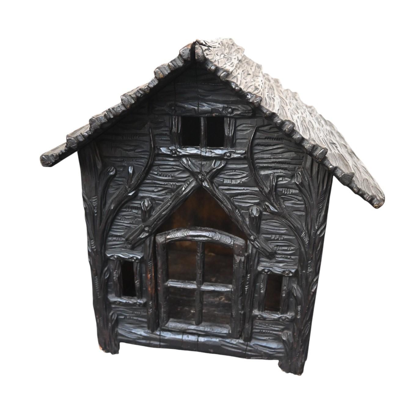 XIXe siècle The Black Forest Antiques Maison d'intérieur en bois sculpté à la main, vers 1880-1910 en vente