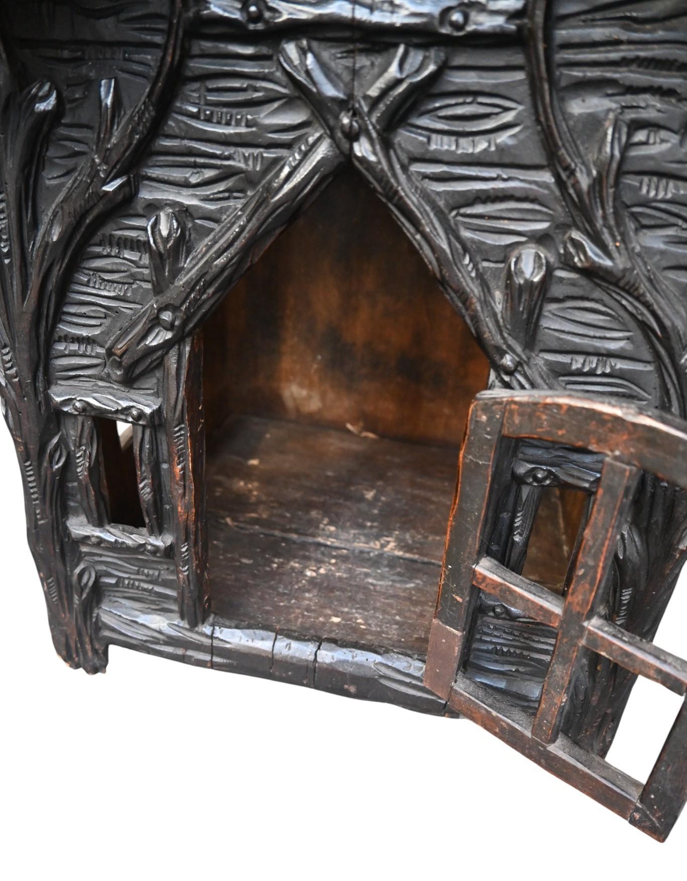Bois The Black Forest Antiques Maison d'intérieur en bois sculpté à la main, vers 1880-1910 en vente