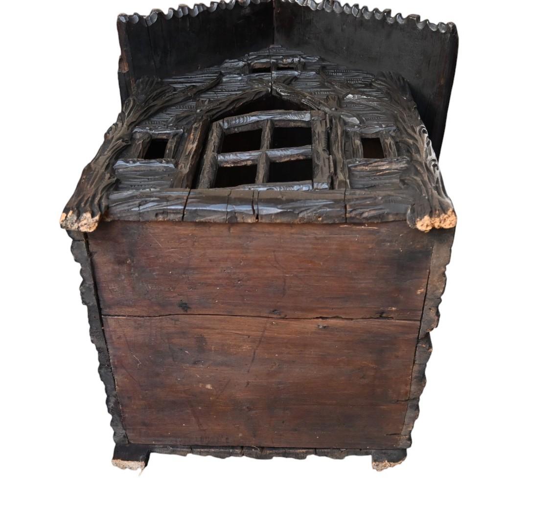 The Black Forest Antiques Maison d'intérieur en bois sculpté à la main, vers 1880-1910 en vente 1