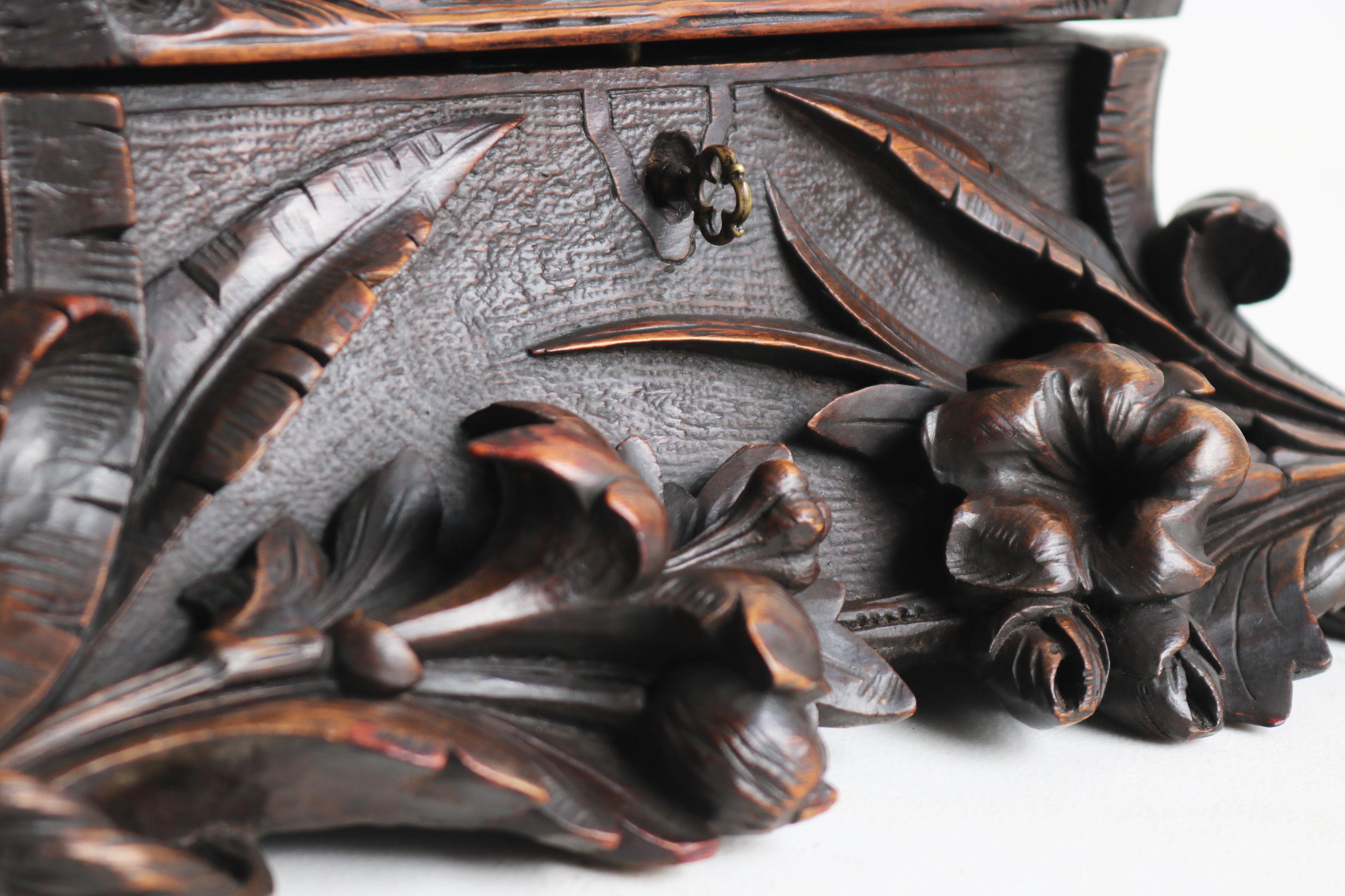 Hand-Carved Antique Black forest jewelry carved walnut swiss 19th century Flowers and bird For Sale