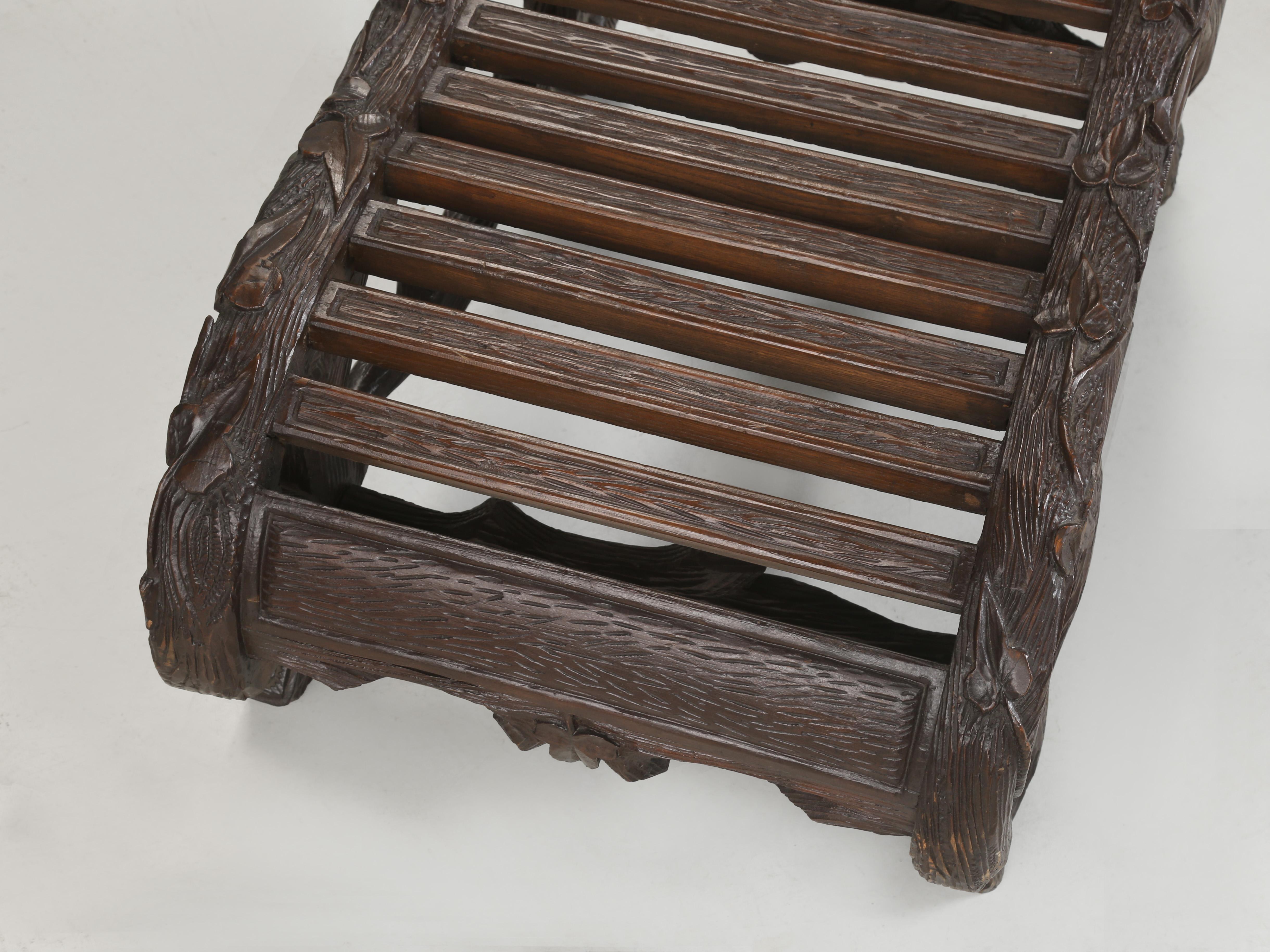 Ancienne chaise longue Black Forest de Suisse Part One d'une importante Collectional en vente 3