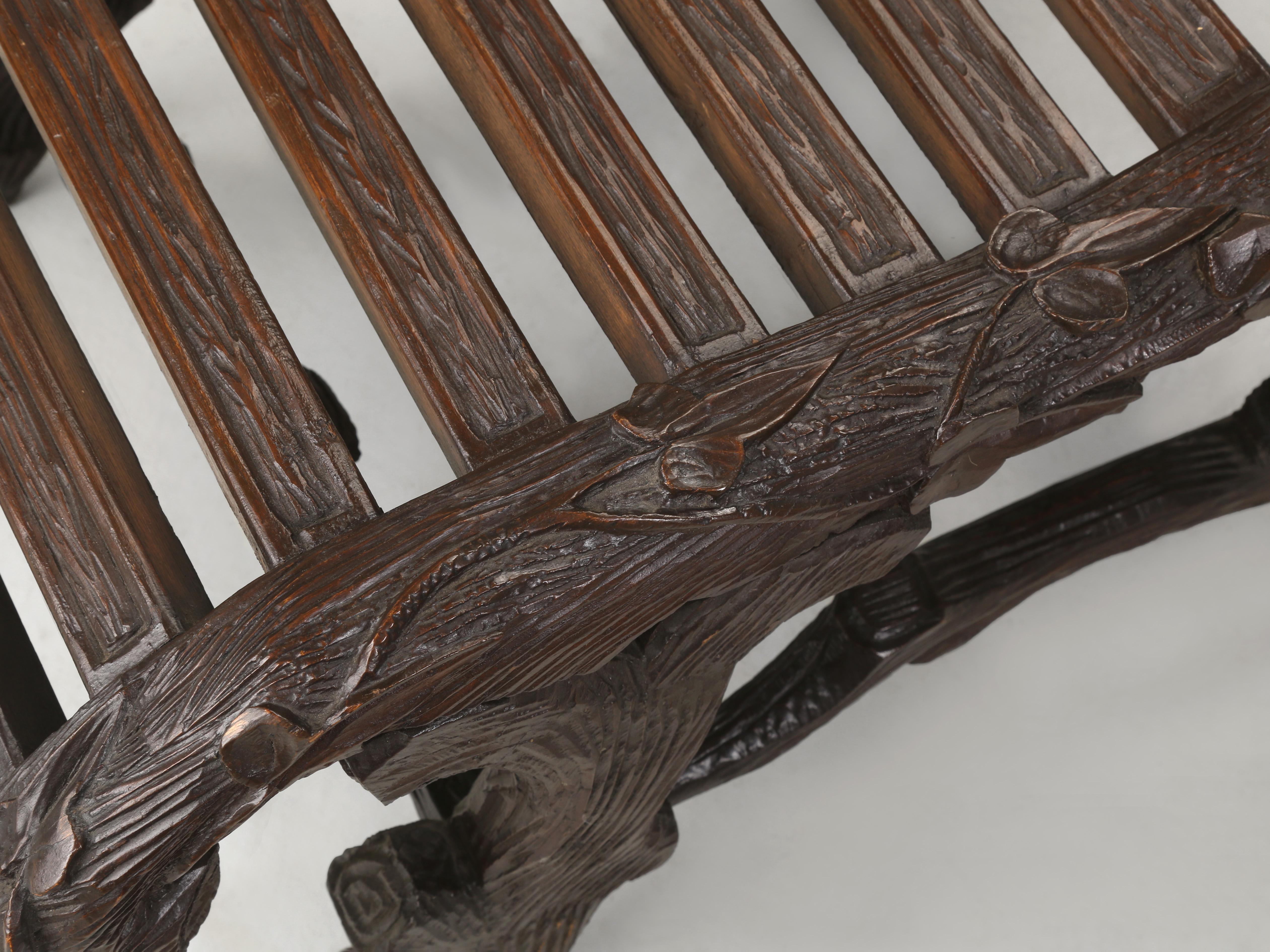 Ancienne chaise longue Black Forest de Suisse Part One d'une importante Collectional en vente 4