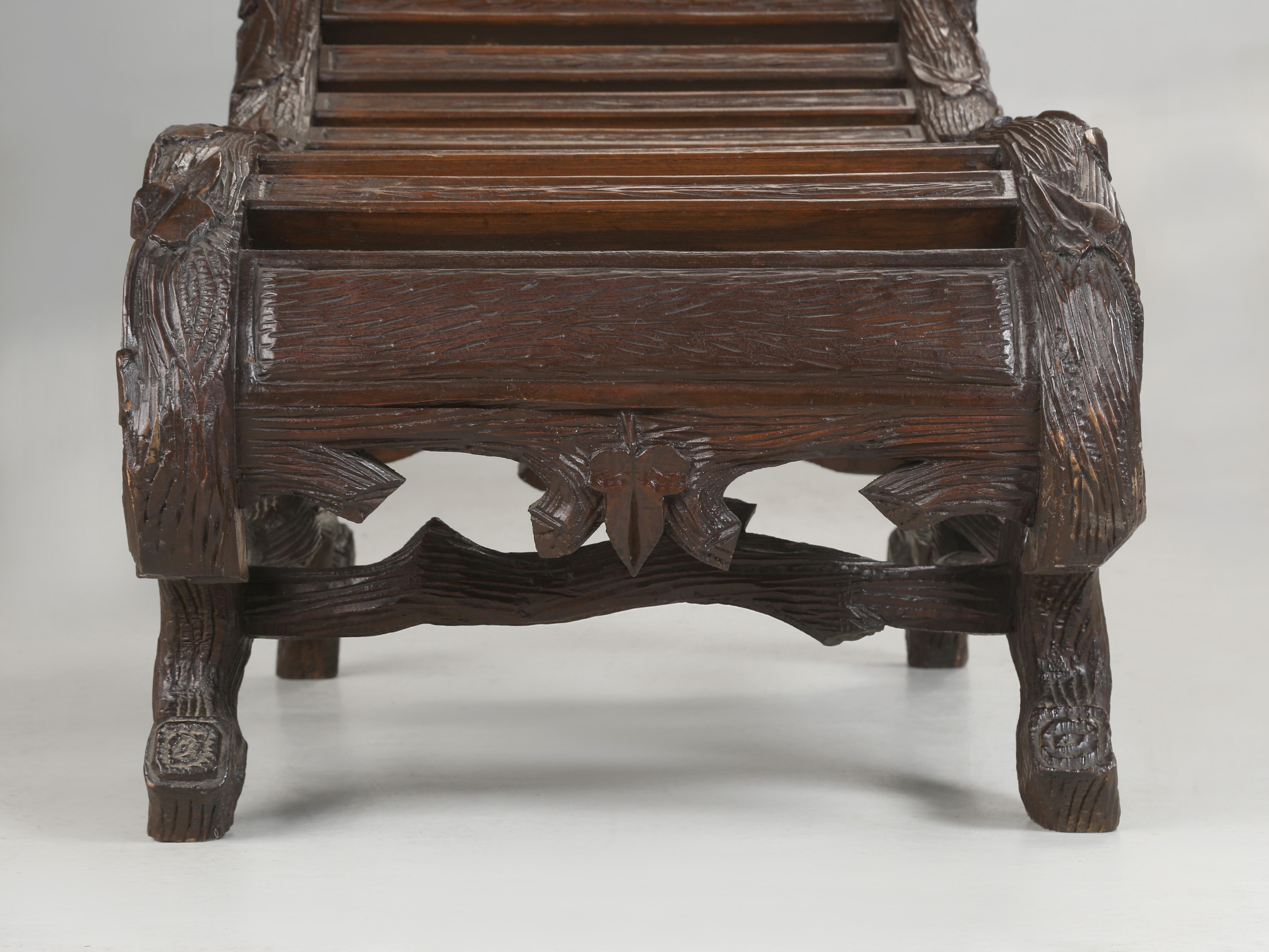Ancienne chaise longue Black Forest de Suisse Part One d'une importante Collectional en vente 6