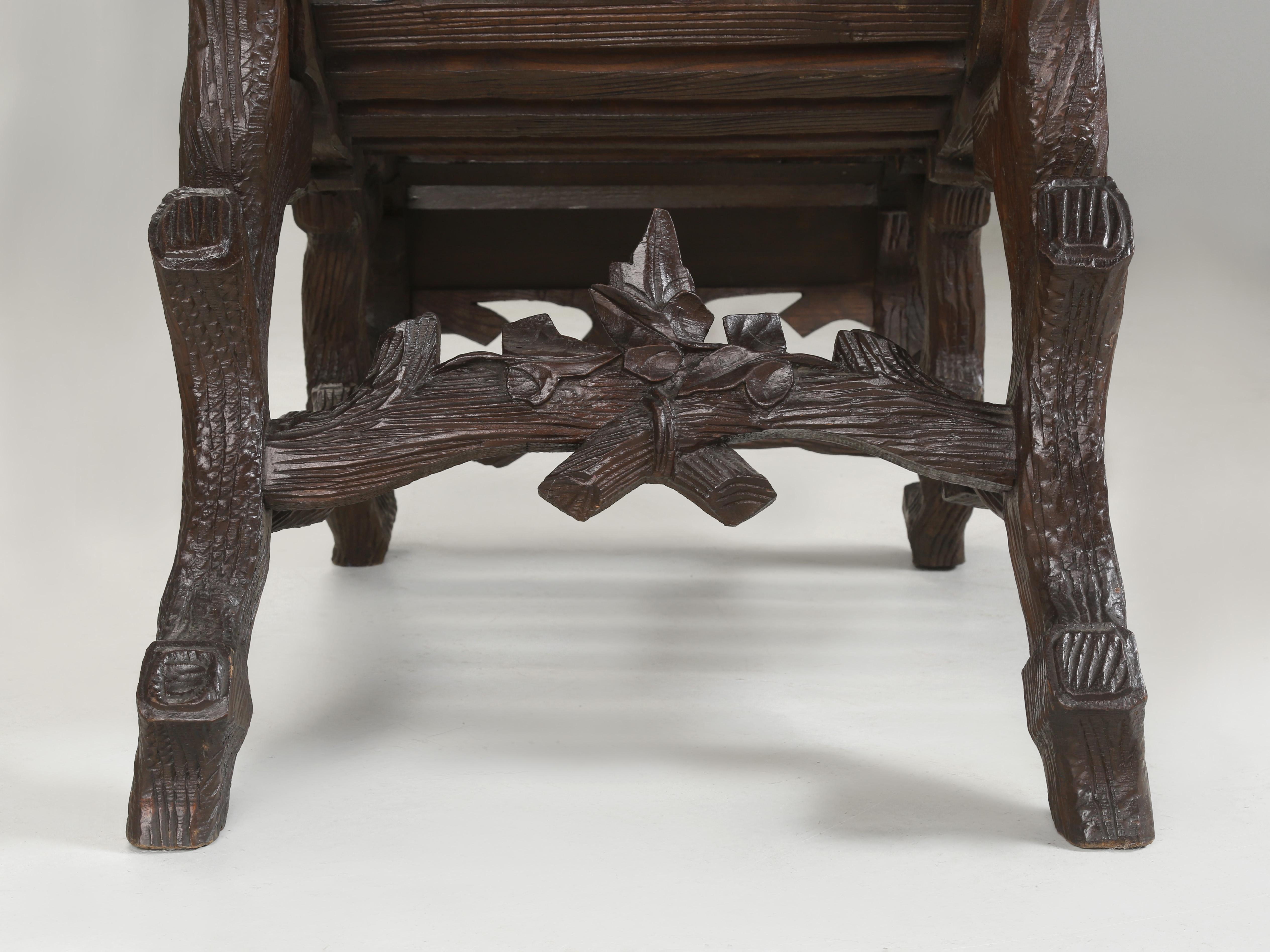 Ancienne chaise longue Black Forest de Suisse Part One d'une importante Collectional en vente 9