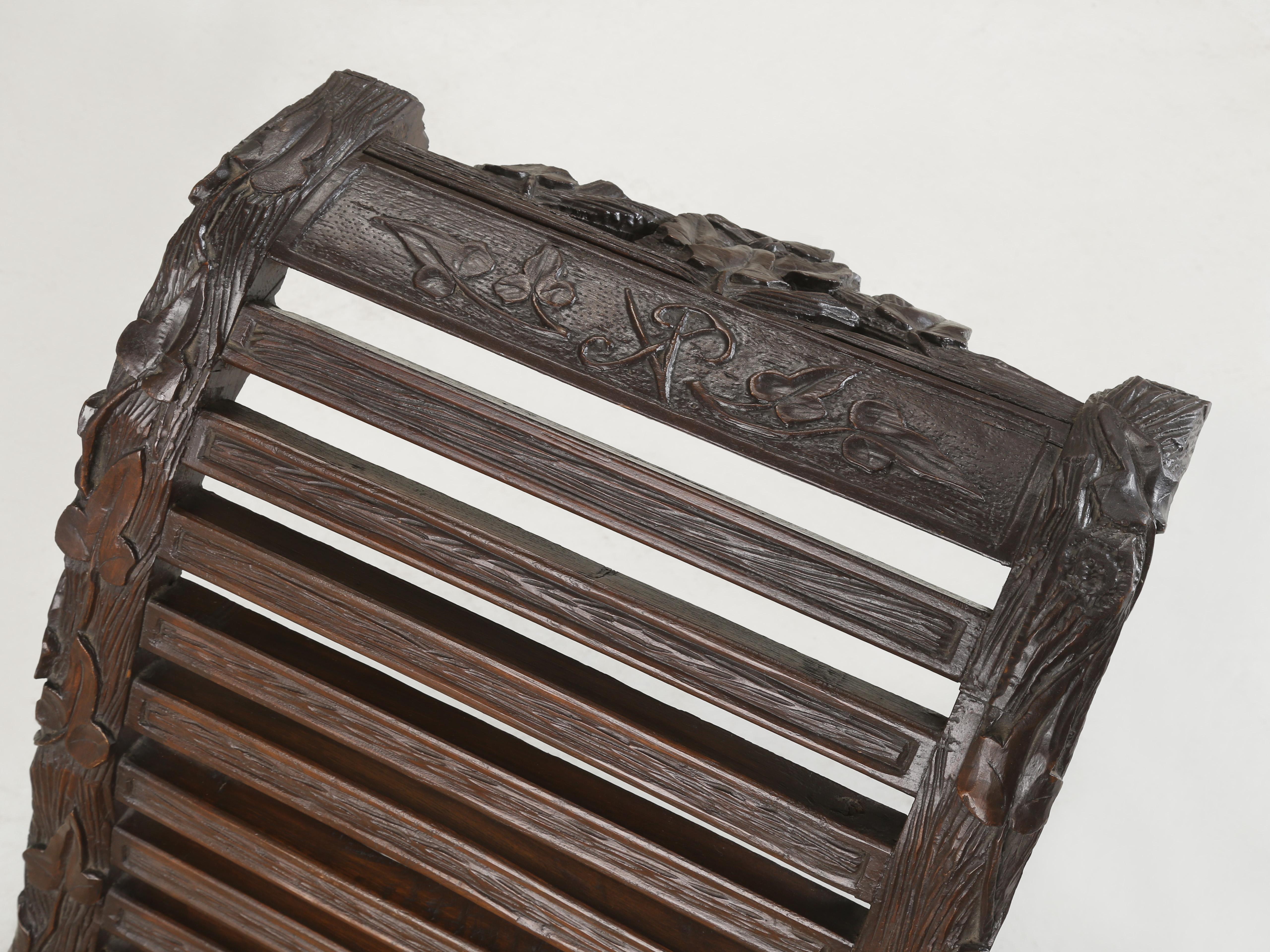Bois Ancienne chaise longue Black Forest de Suisse Part One d'une importante Collectional en vente