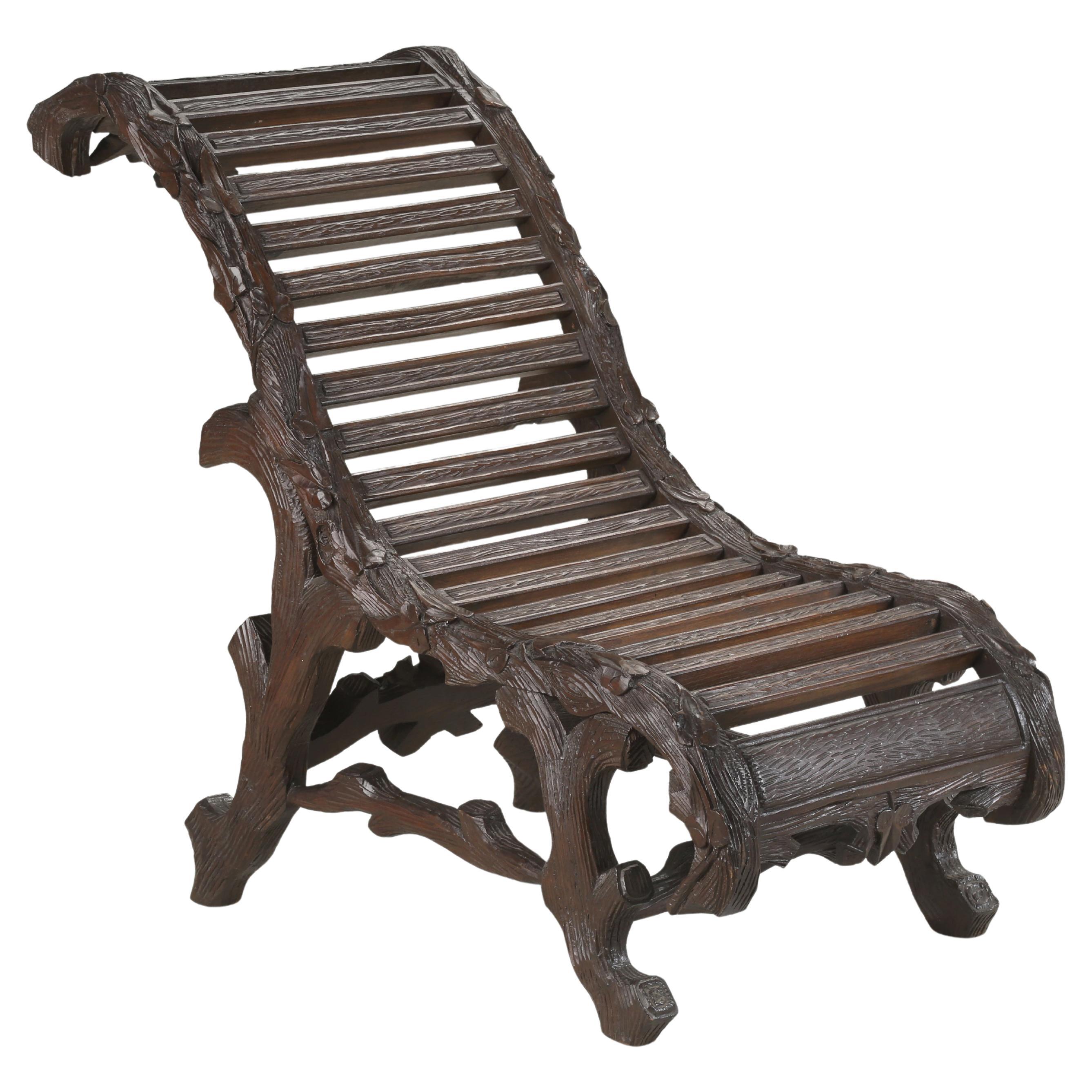 Ancienne chaise longue Black Forest de Suisse Part One d'une importante Collectional en vente